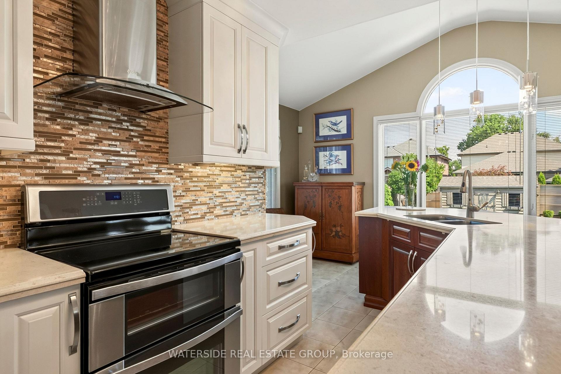 Photo 13 of 4 Lido Drive, Hamilton, Stoney Creek — HOMEH