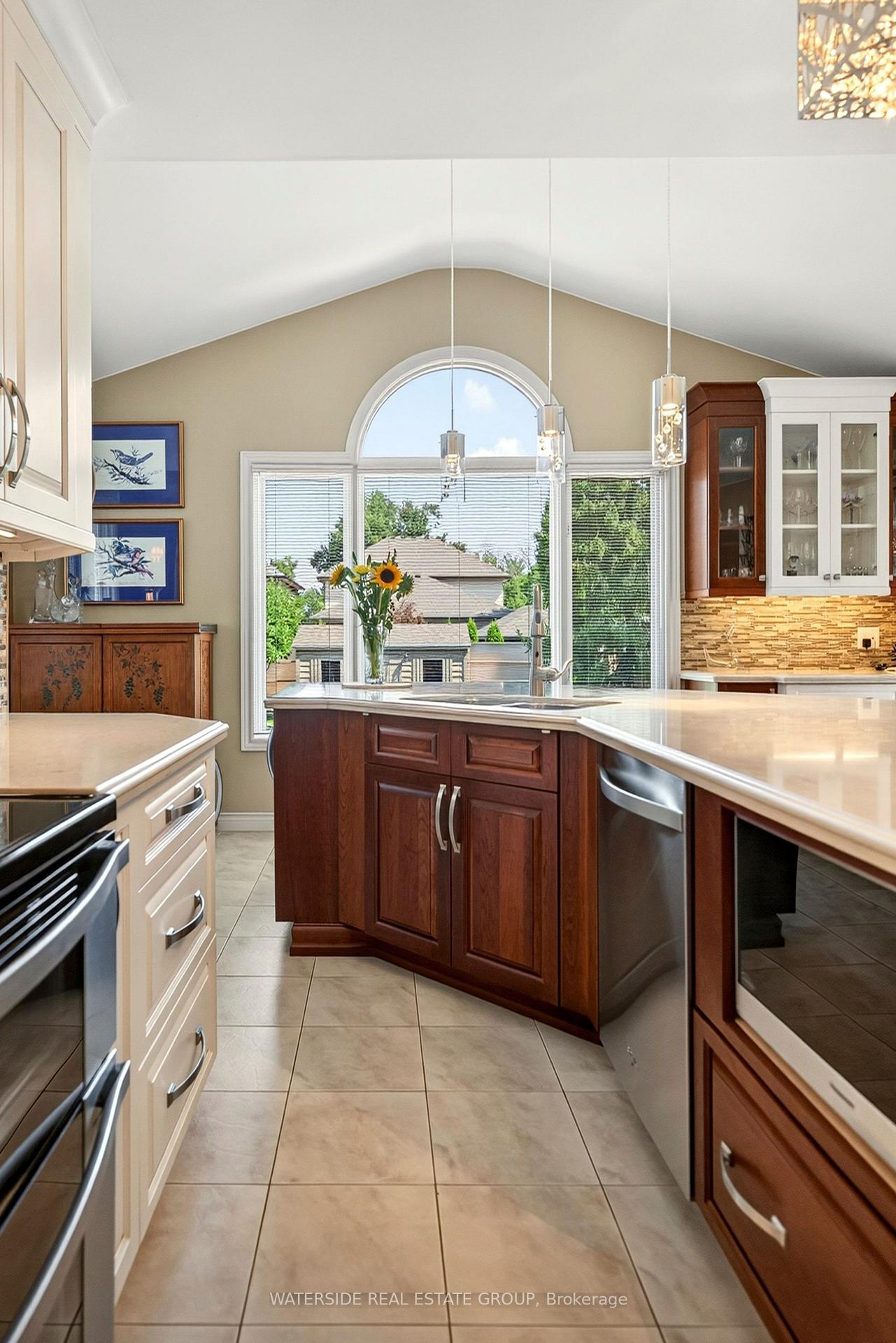 Photo 14 of 4 Lido Drive, Hamilton, Stoney Creek — HOMEH