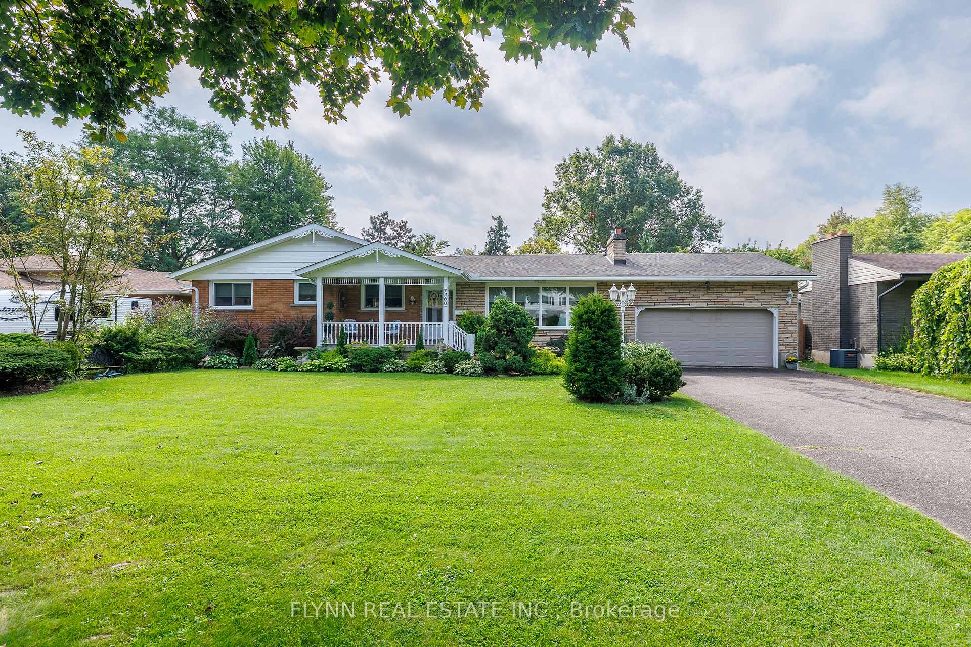 Photo 2 of 7260 McColl Drive, Niagara Falls, Casey — HOMEH