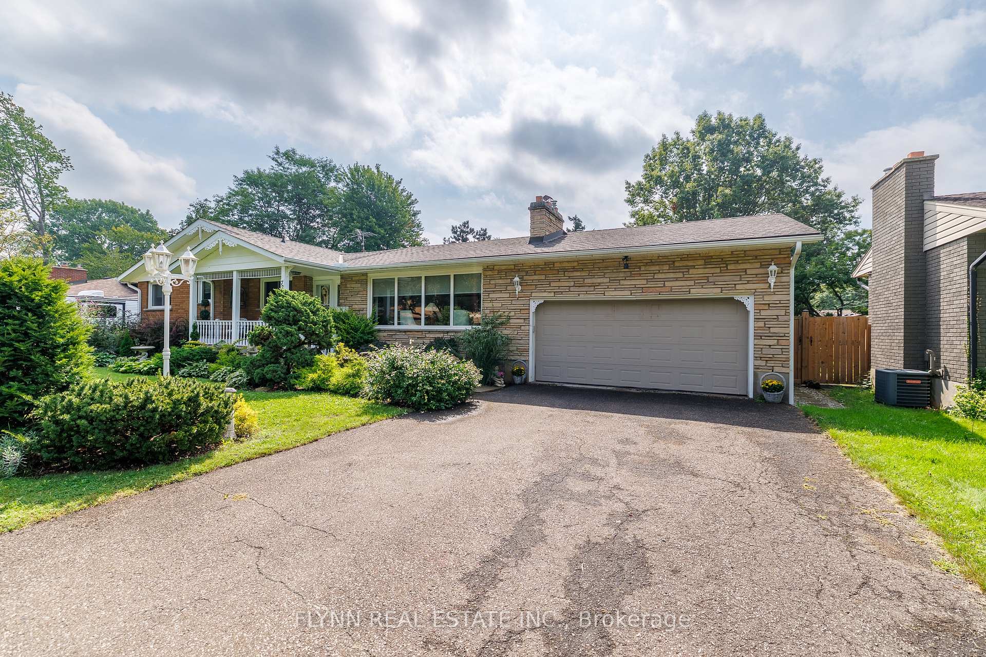 Photo 3 of 7260 McColl Drive, Niagara Falls, Casey — HOMEH