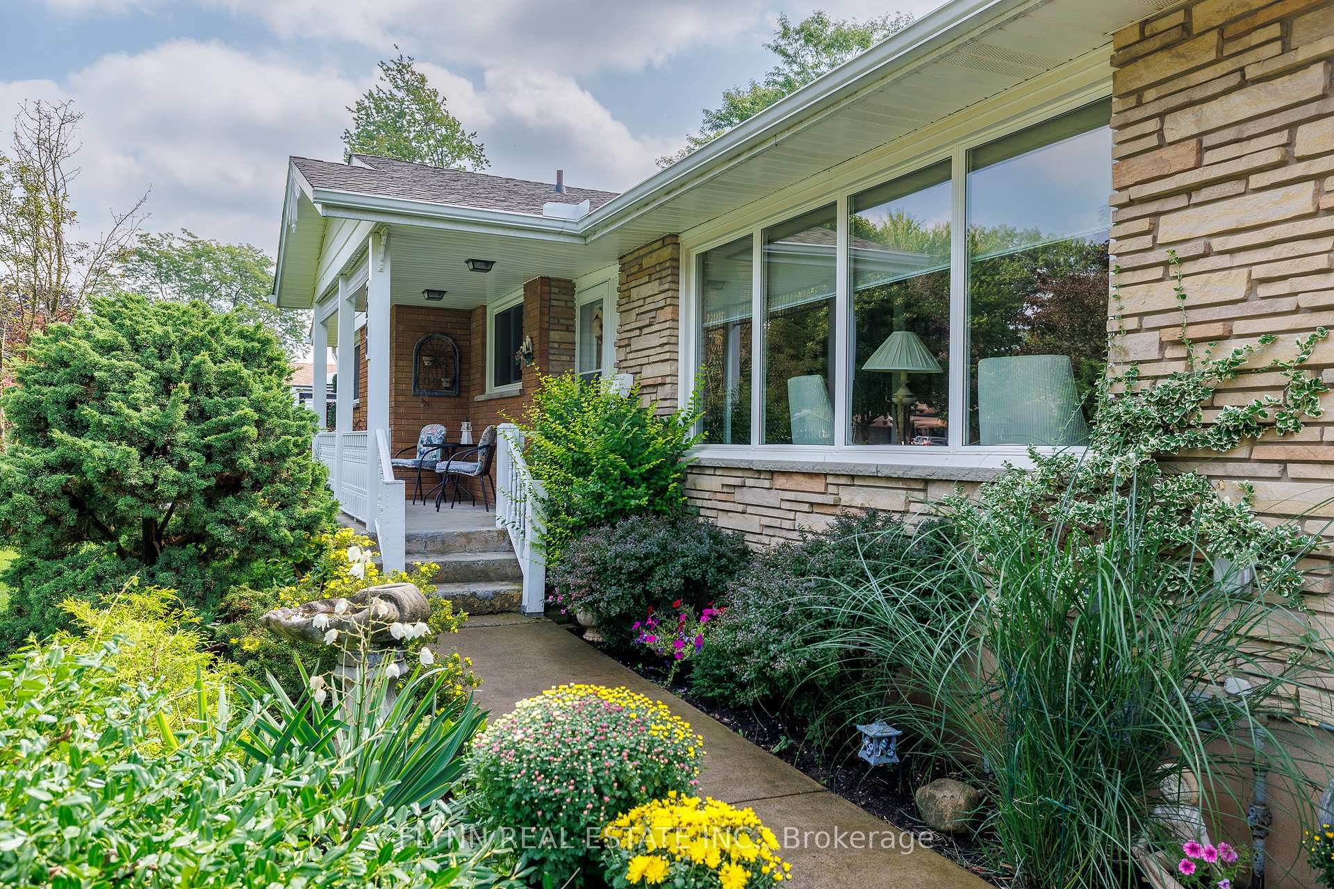 Photo 4 of 7260 McColl Drive, Niagara Falls, Casey — HOMEH