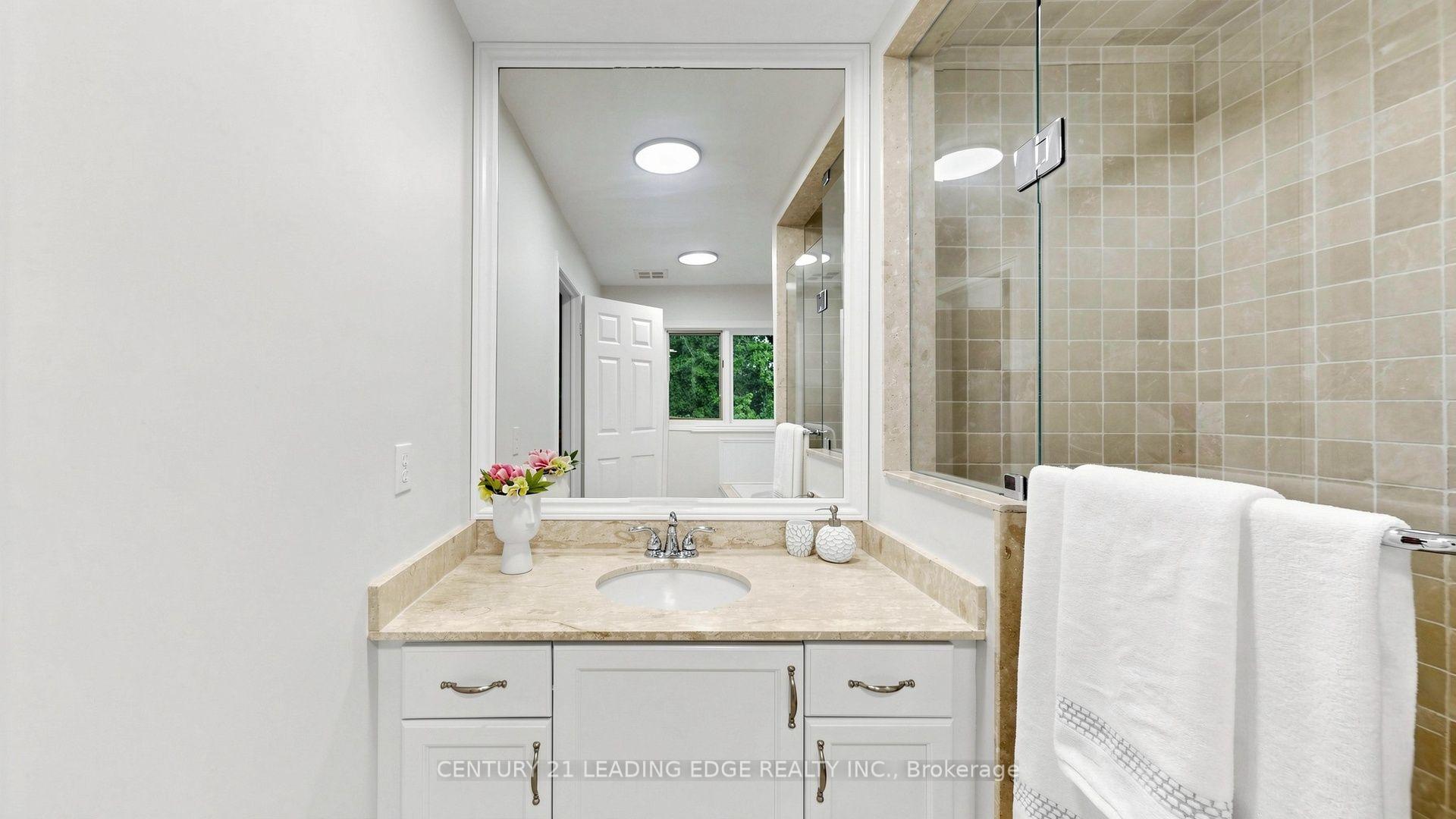 Photo 32 of 20 Sciberras Road, Markham, Unionville — HOMEH