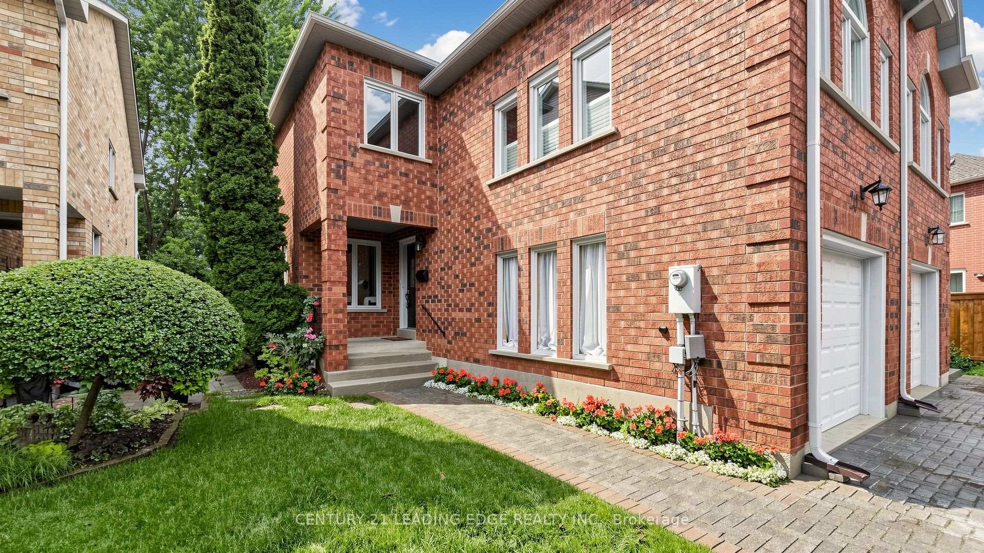 Photo 3 of 20 Sciberras Road, Markham, Unionville — HOMEH