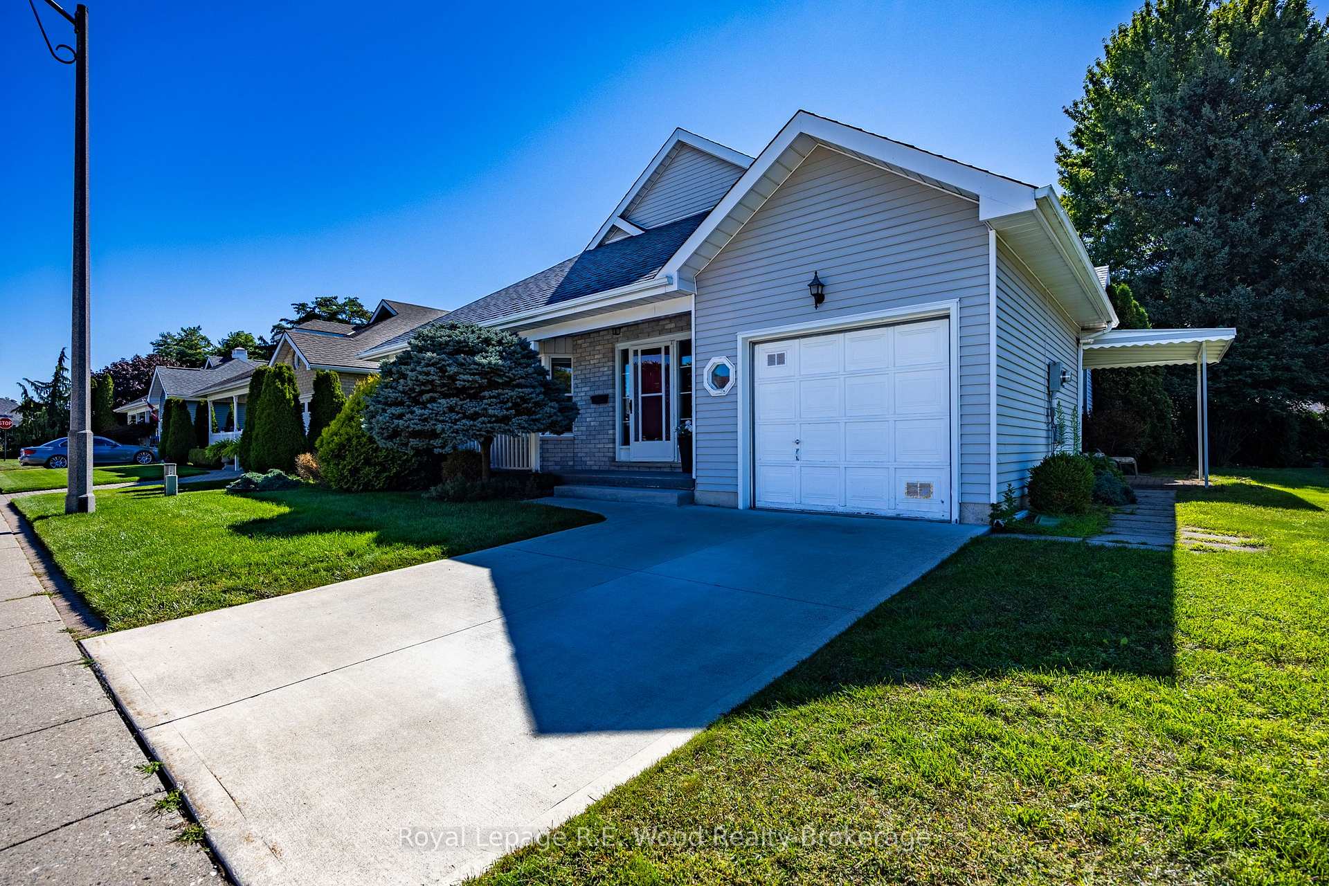 Photo 2 of 7 Seres Drive, Tillsonburg — HOMEH