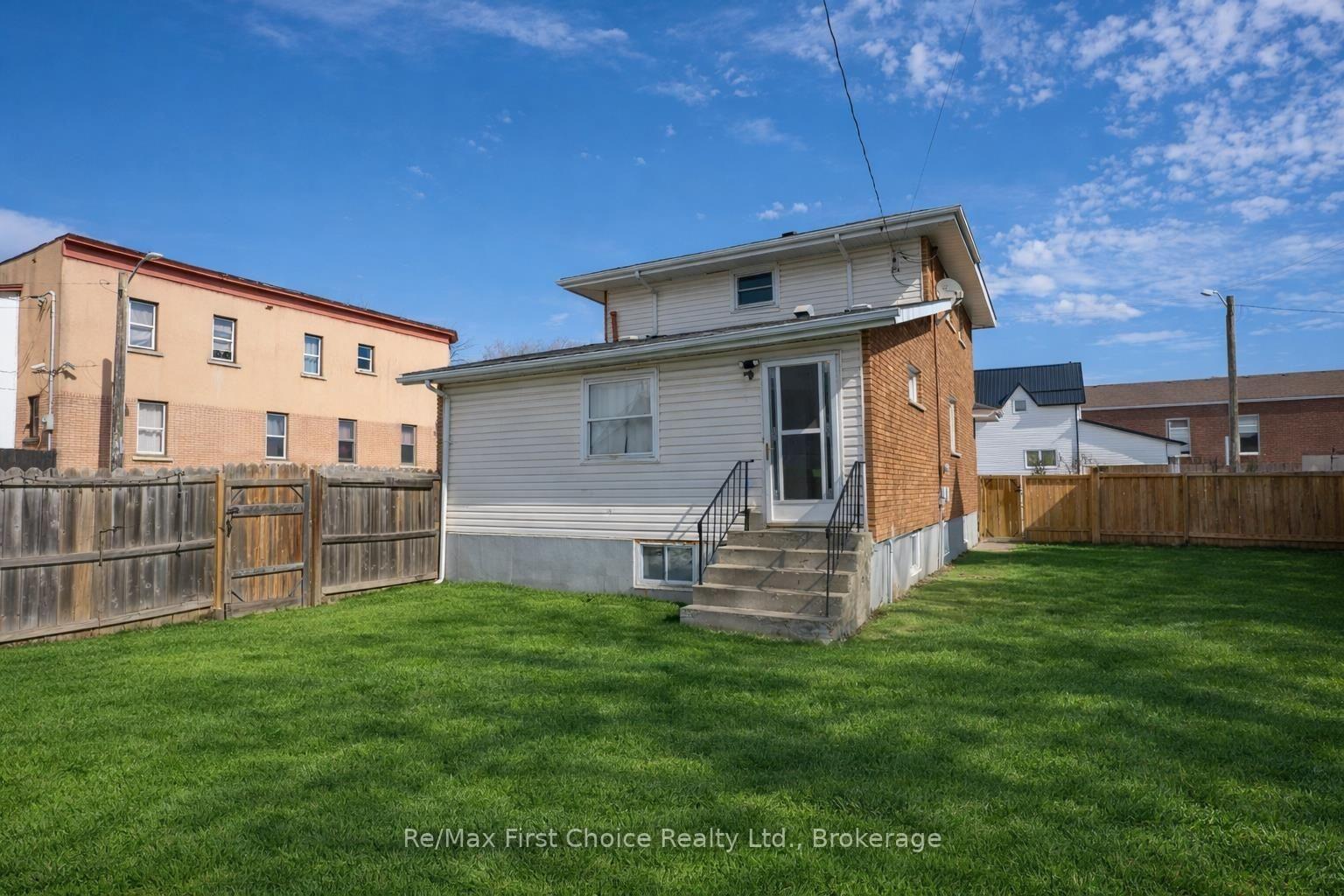 Photo 2 of 138 Rowand Street, Thunder Bay, East End — HOMEH