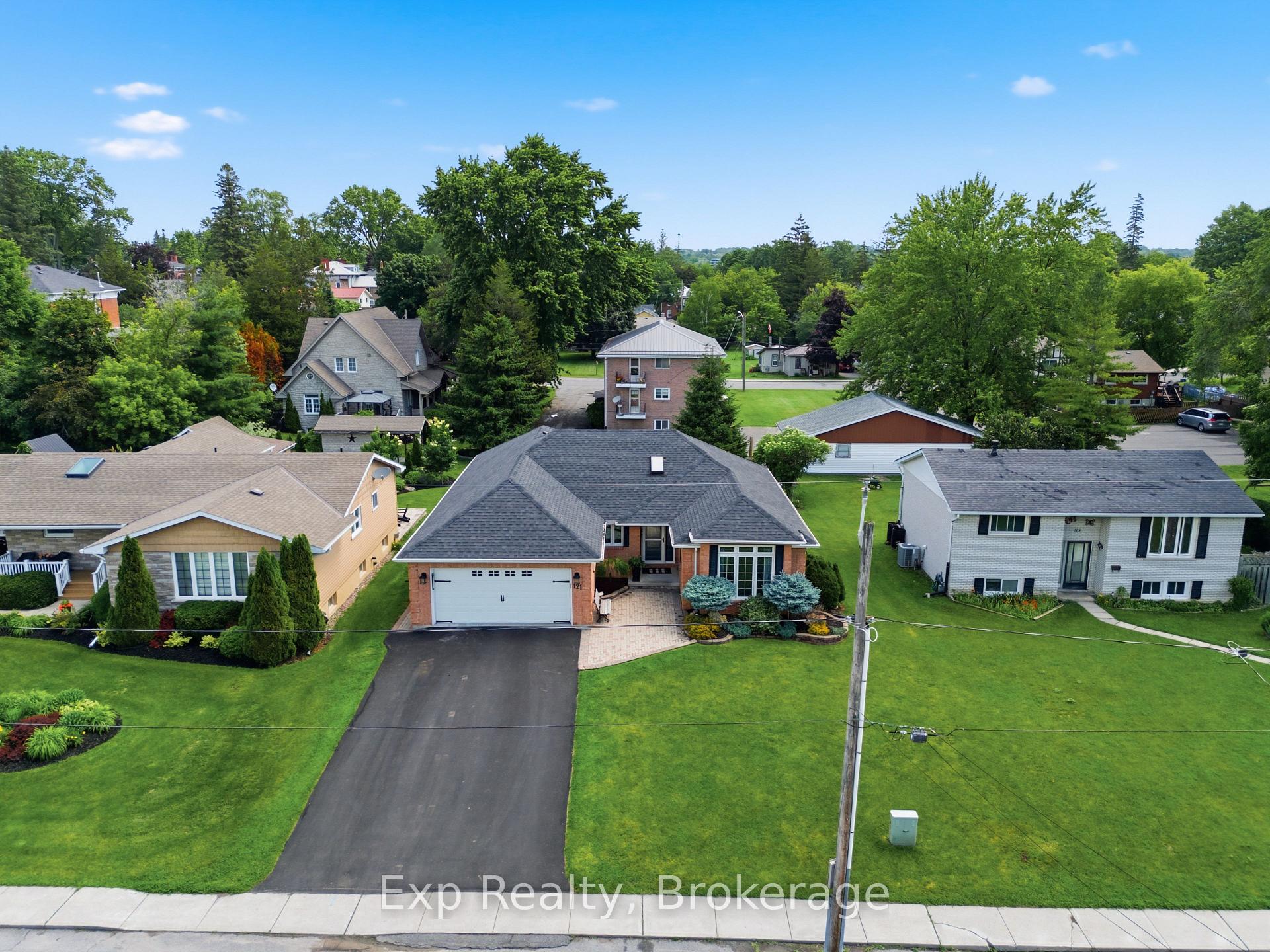 Photo 3 of 121 Simcoe Street, Greater Napanee, Greater Napanee — HOMEH