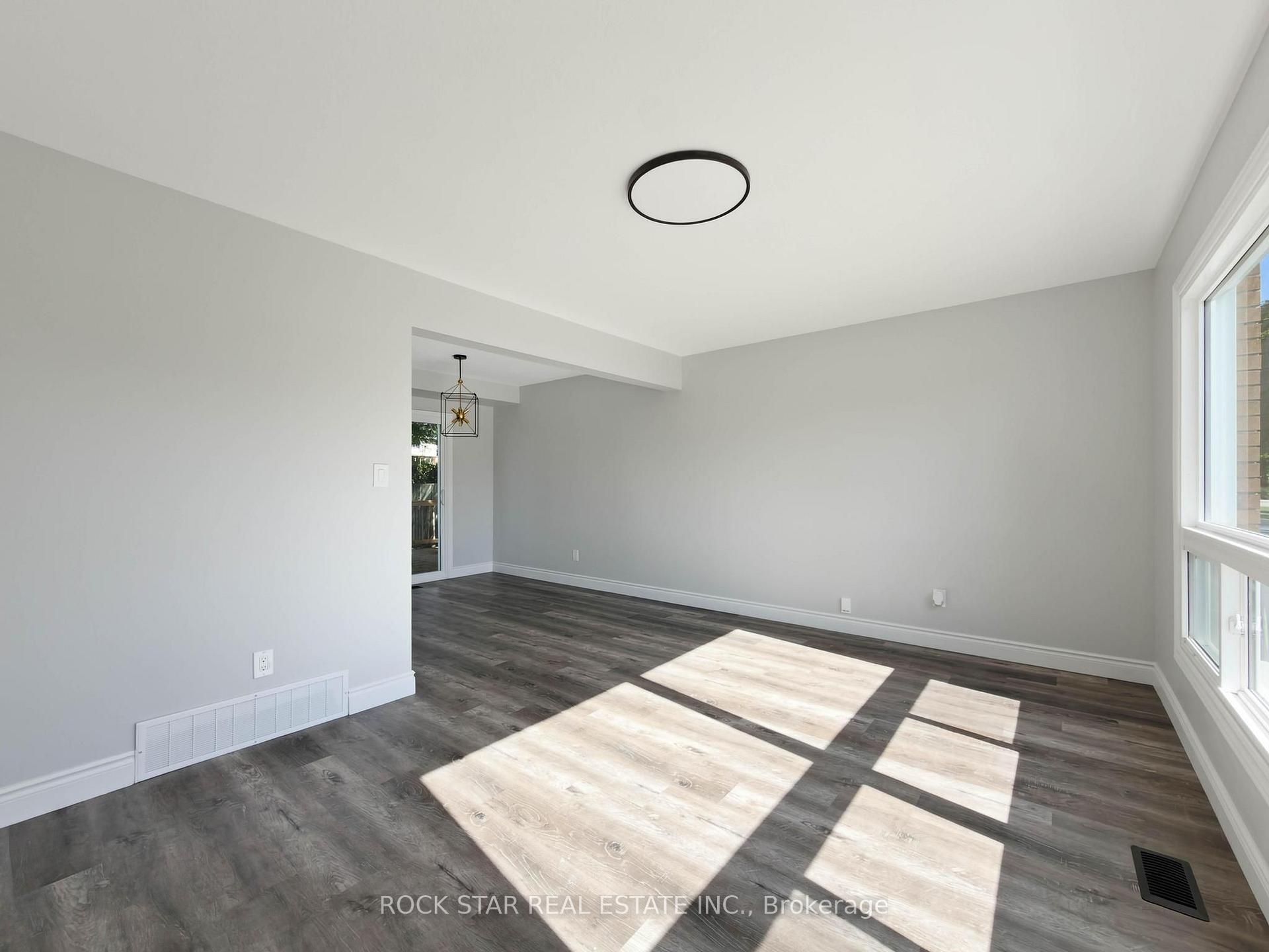 Photo 16 of 14 Kirkland Avenue, Hamilton, Lawfield — HOMEH