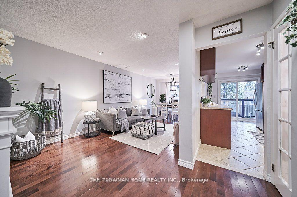 Photo 2 of 98 Greenfield Crescent, Whitby, Blue Grass Meadows — HOMEH