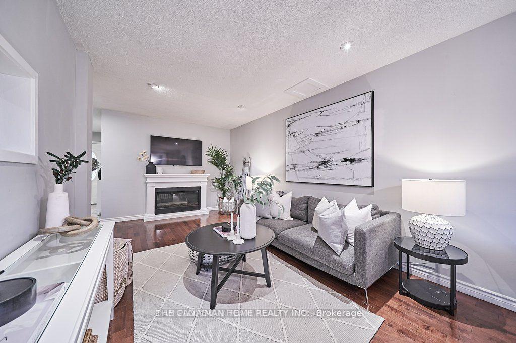 Photo 4 of 98 Greenfield Crescent, Whitby, Blue Grass Meadows — HOMEH