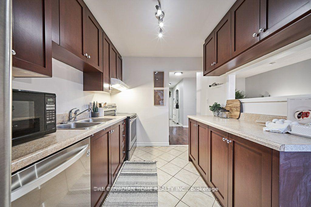 Photo 7 of 98 Greenfield Crescent, Whitby, Blue Grass Meadows — HOMEH
