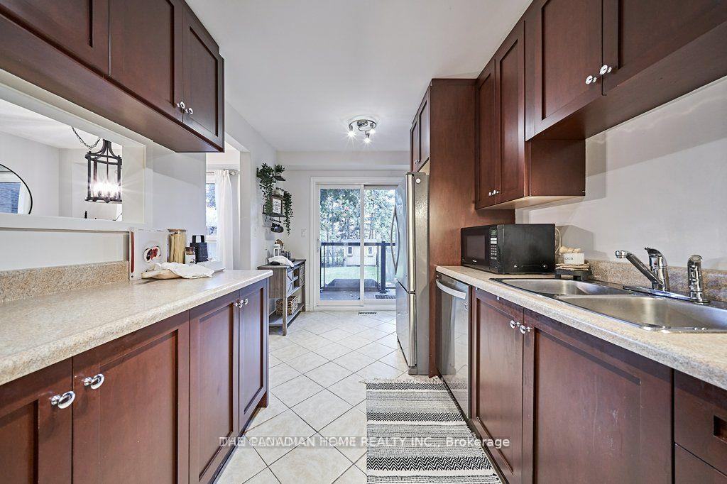 Photo 9 of 98 Greenfield Crescent, Whitby, Blue Grass Meadows — HOMEH