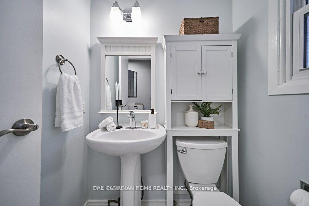 Photo 10 of 98 Greenfield Crescent, Whitby, Blue Grass Meadows — HOMEH