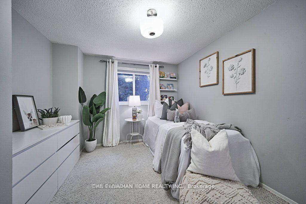 Photo 12 of 98 Greenfield Crescent, Whitby, Blue Grass Meadows — HOMEH