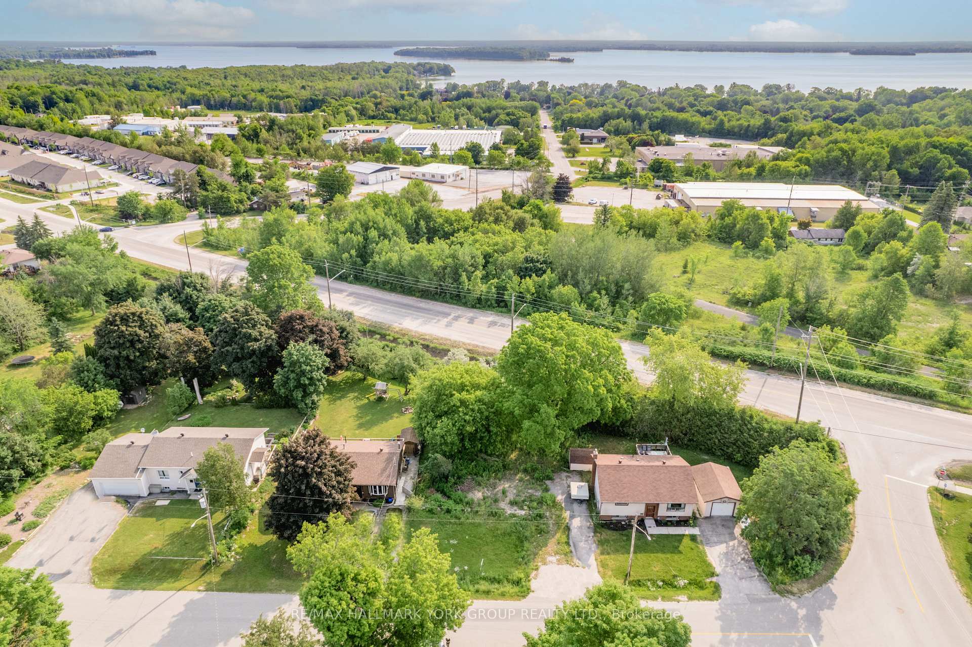 Photo 9 of 10 First Street, Orillia — HOMEH