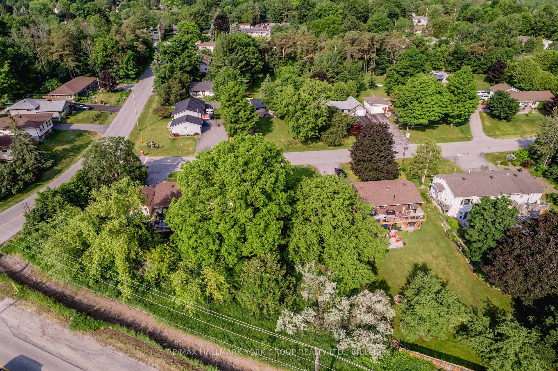 Photo 13 of 10 First Street, Orillia — HOMEH