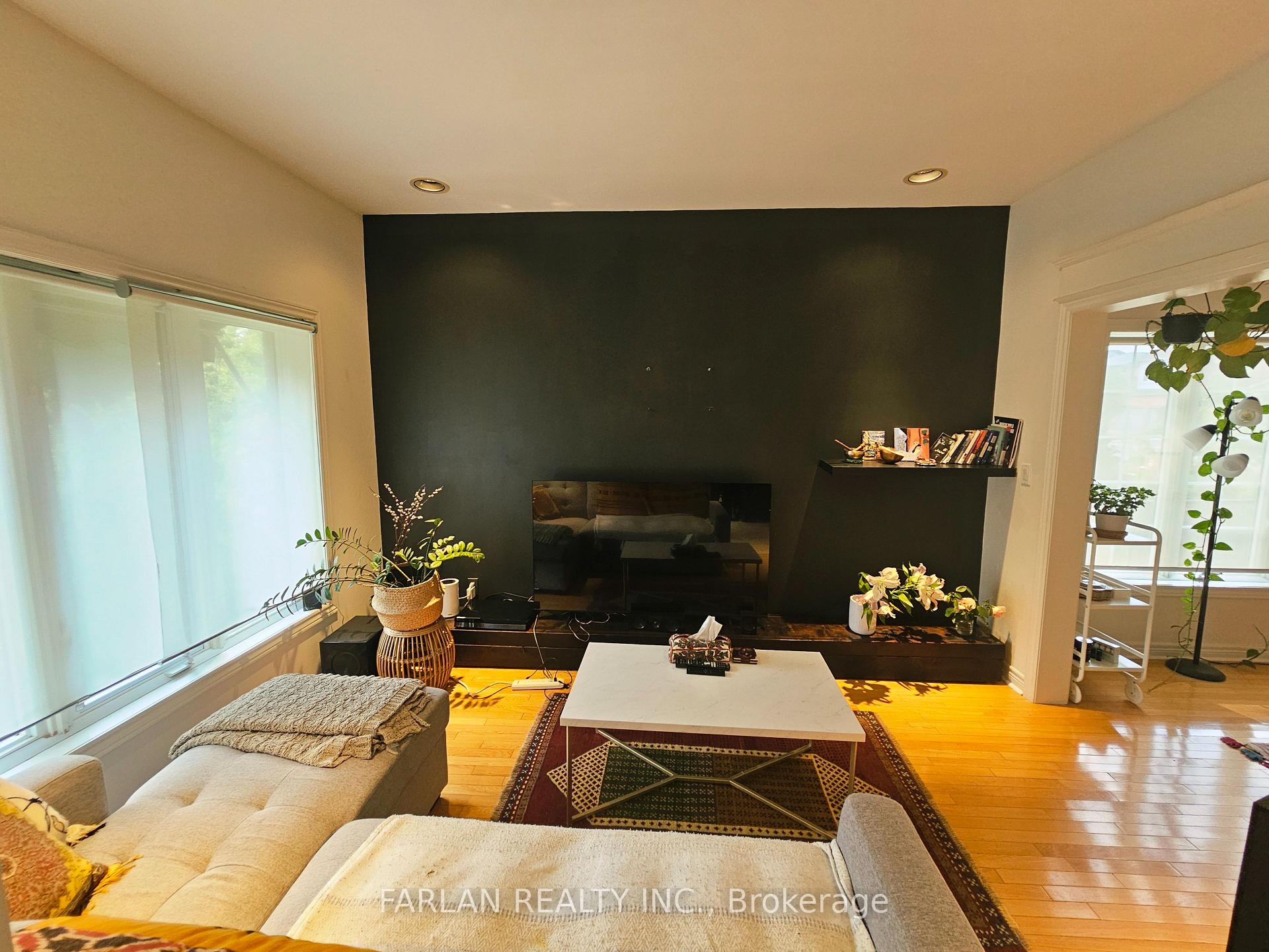 Photo 3 of 150 Jordanray Boulevard, Newmarket, Summerhill Estates — HOMEH