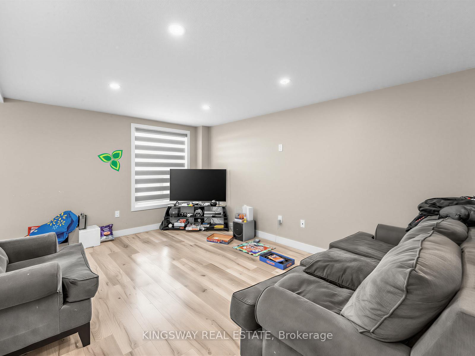 Photo 9 of 1 Highbrook Street N, Kitchener, Laurentian Hills/Country Hills W — HOMEH