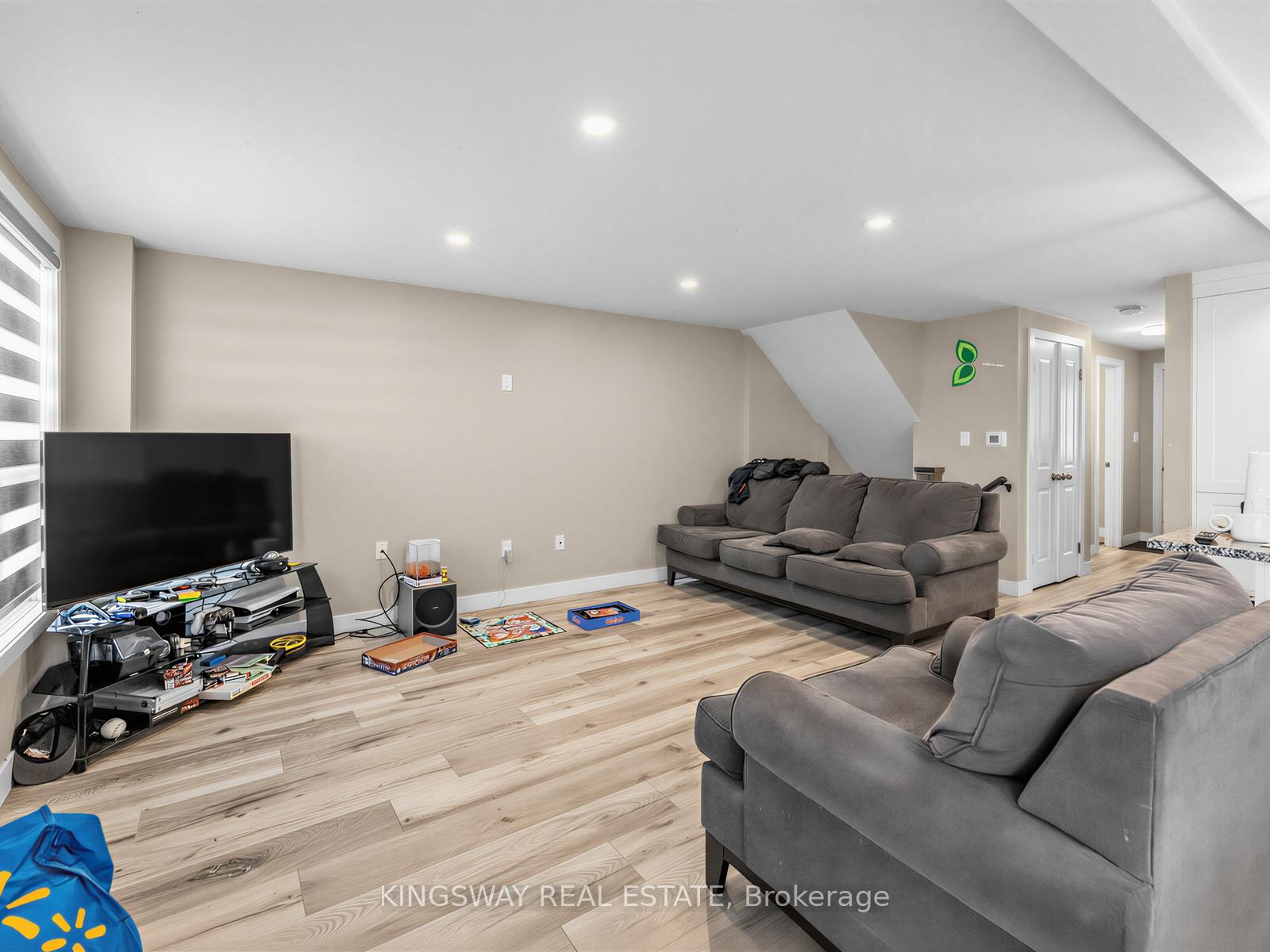 Photo 12 of 1 Highbrook Street N, Kitchener, Laurentian Hills/Country Hills W — HOMEH
