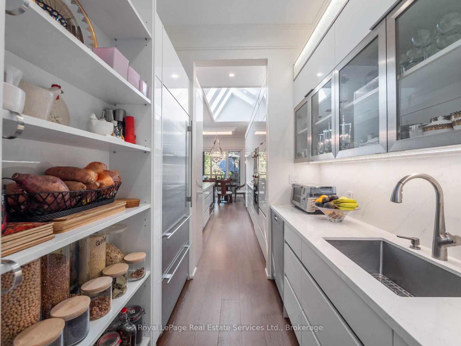 Photo 12 of 36 Anderson Street, Oakville, Central — HOMEH