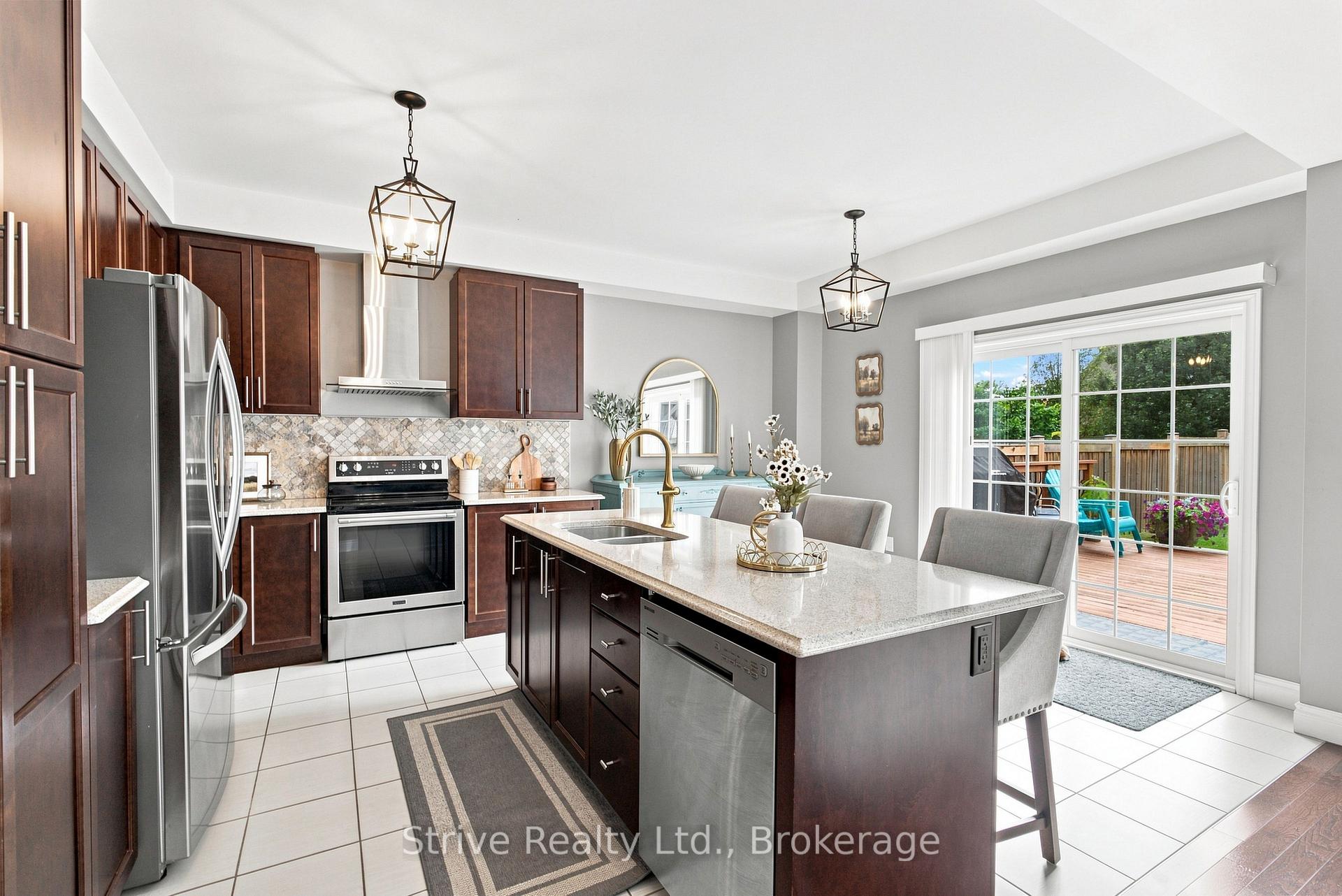 Photo 11 of 14 Vetzal Court, Clarington, Courtice — HOMEH