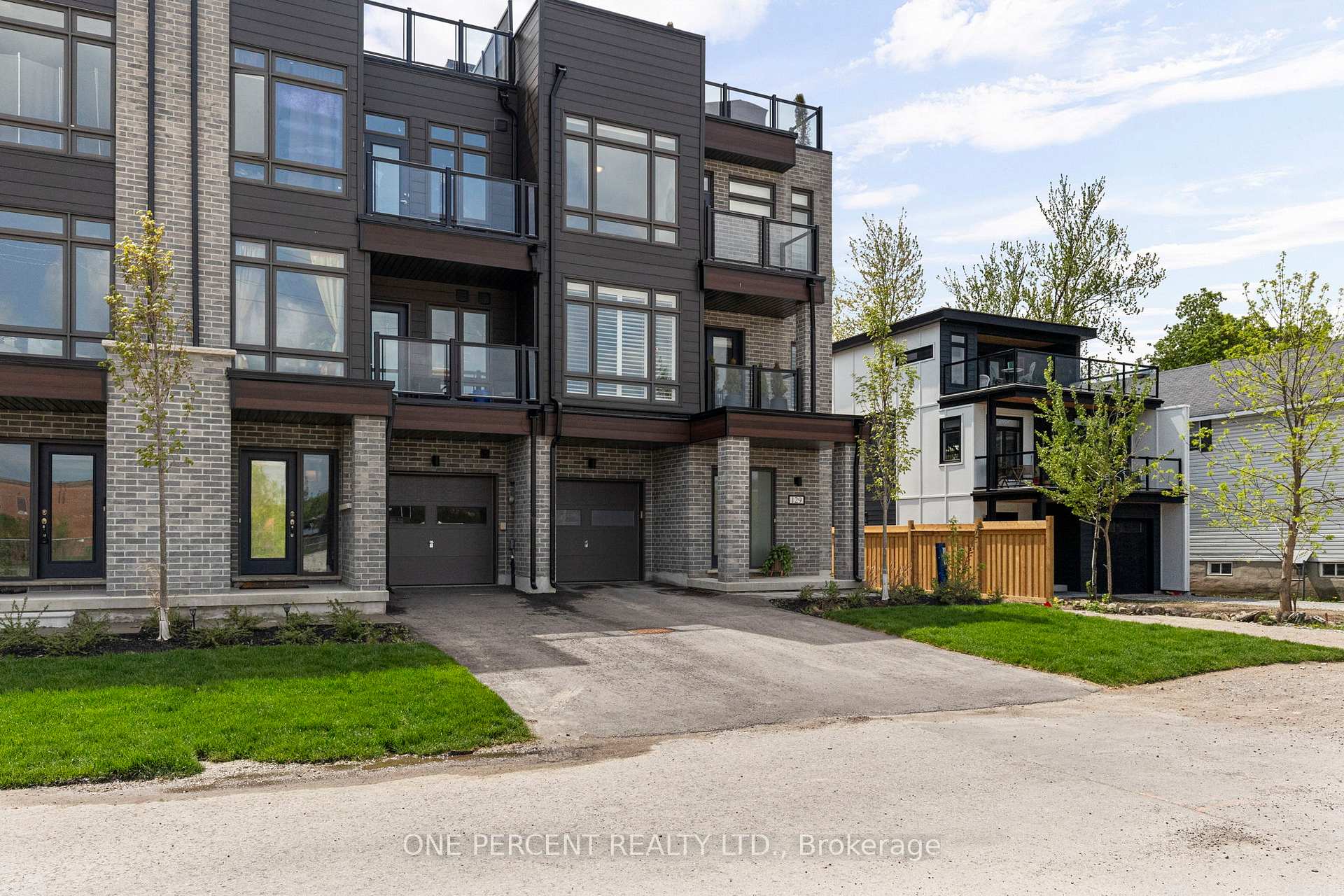 Photo 3 of 129 Colborne Street E, Orillia — HOMEH