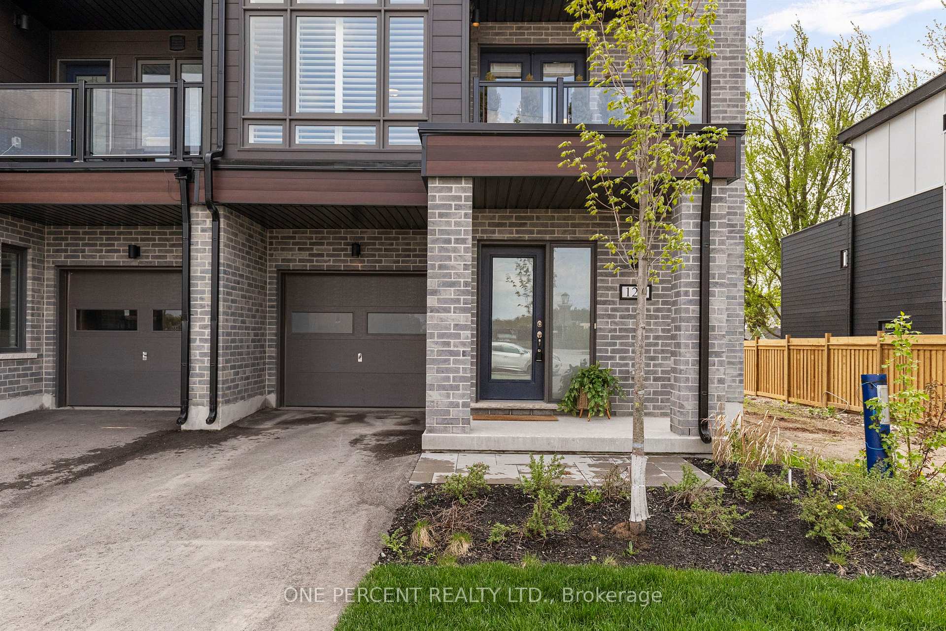 Photo 4 of 129 Colborne Street E, Orillia — HOMEH