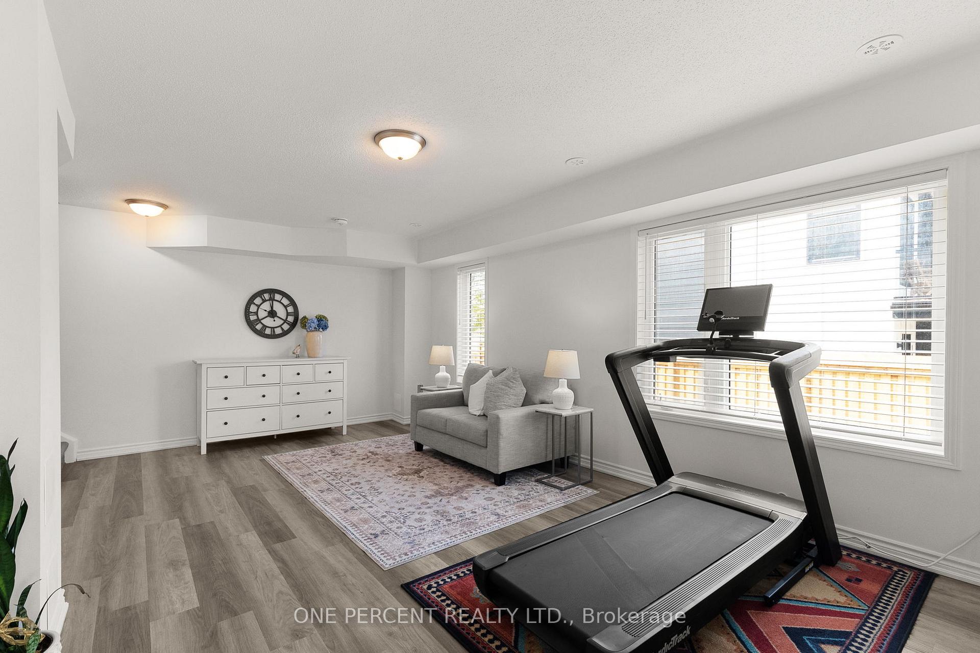Photo 9 of 129 Colborne Street E, Orillia — HOMEH