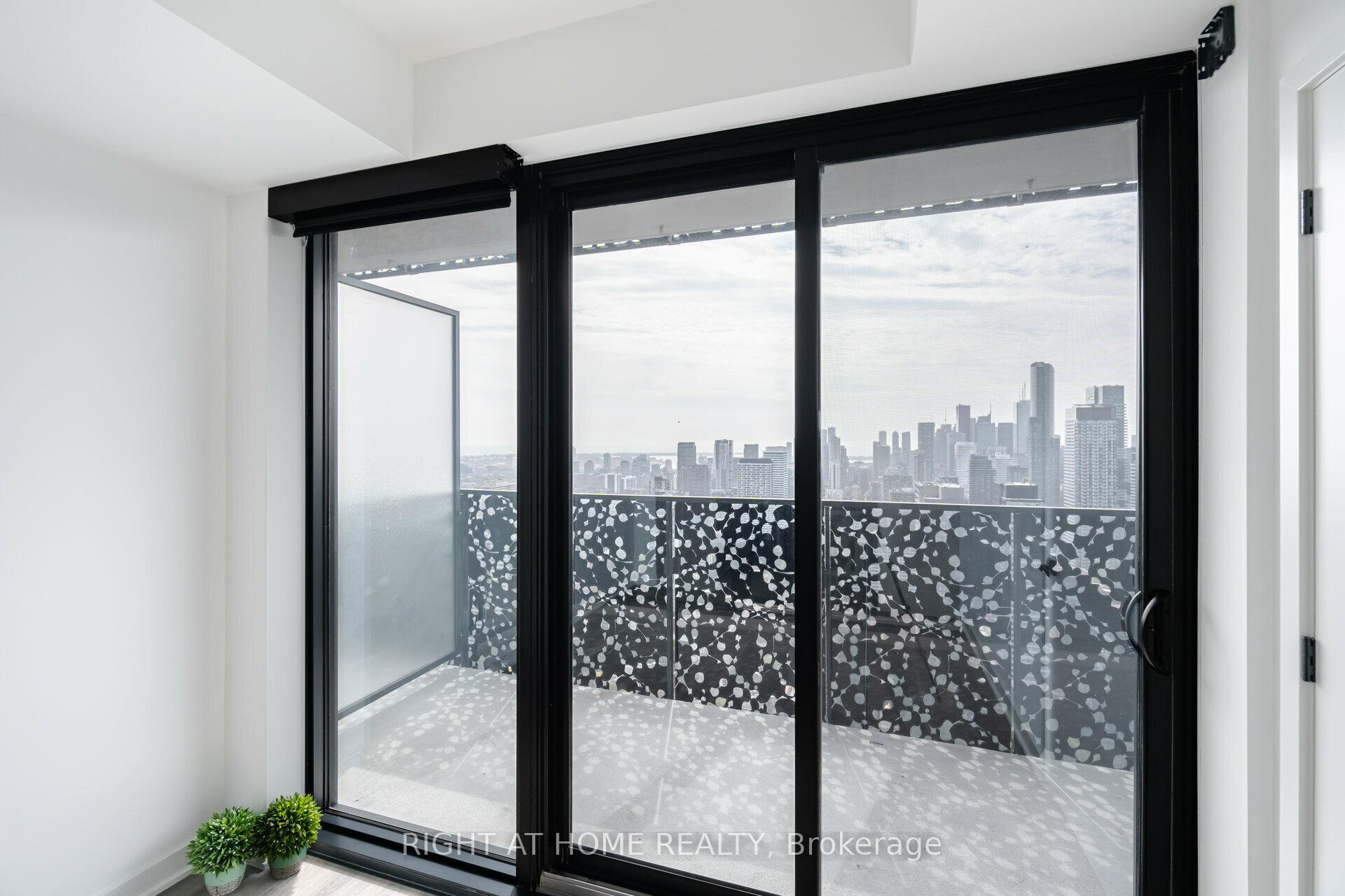 Photo 16 of Unit 4403, 55 Charles Street E, Toronto, Church-Yonge Corridor — HOMEH