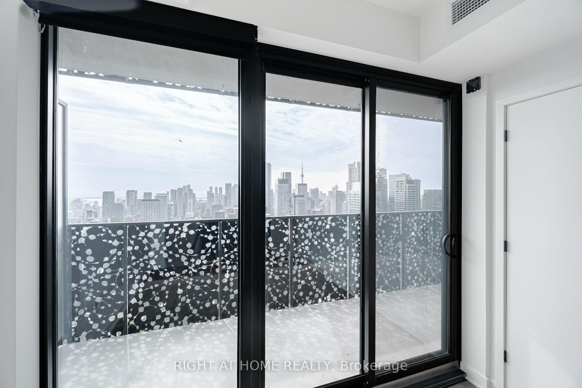 Photo 17 of Unit 4403, 55 Charles Street E, Toronto, Church-Yonge Corridor — HOMEH