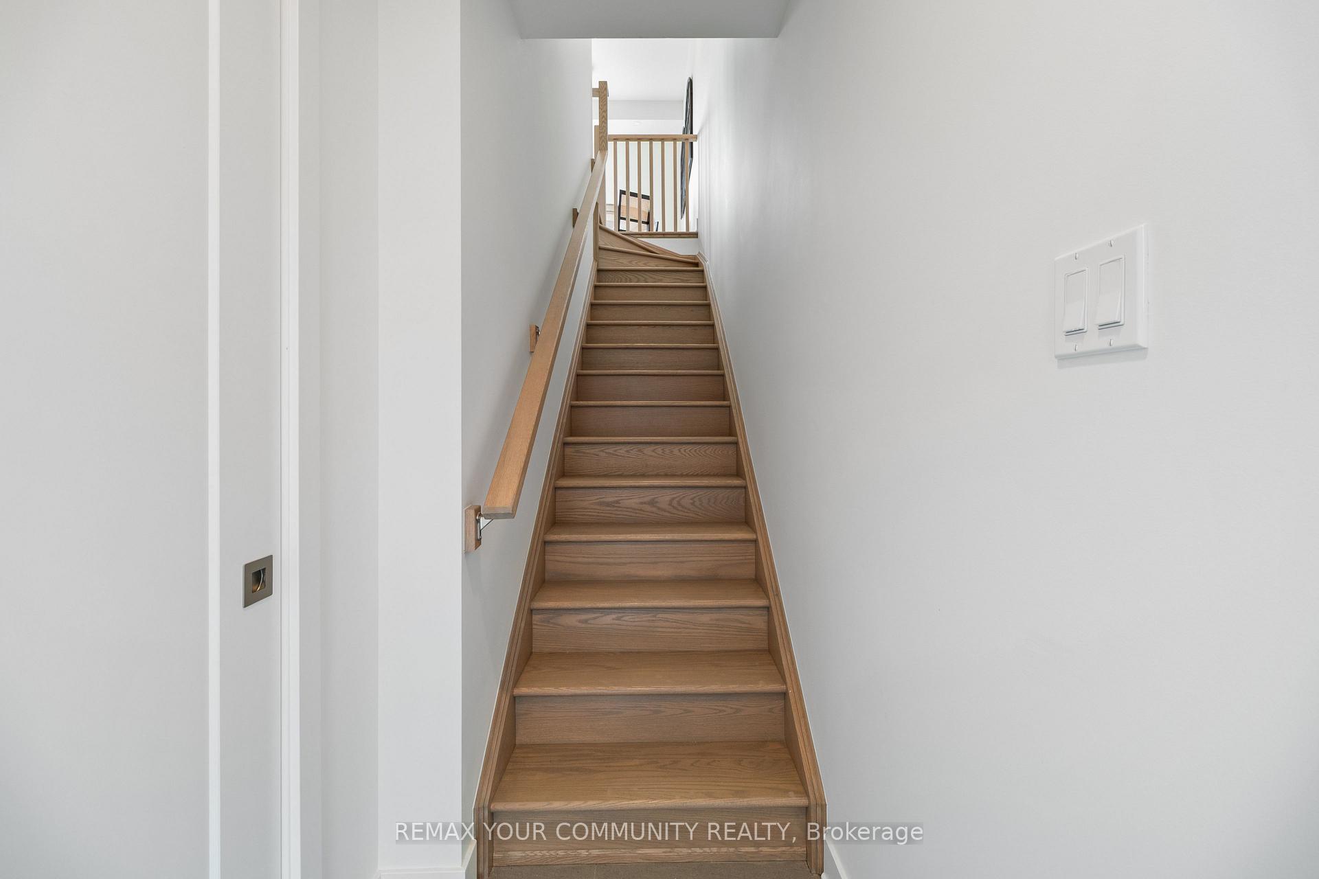 Photo 2 of Unit 3, 34 Poplar Avenue, Etobicoke, Islington-City Centre West — HOMEH