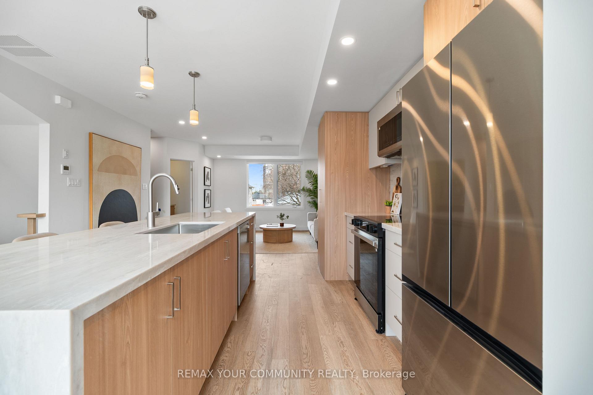 Photo 3 of Unit 3, 34 Poplar Avenue, Etobicoke, Islington-City Centre West — HOMEH