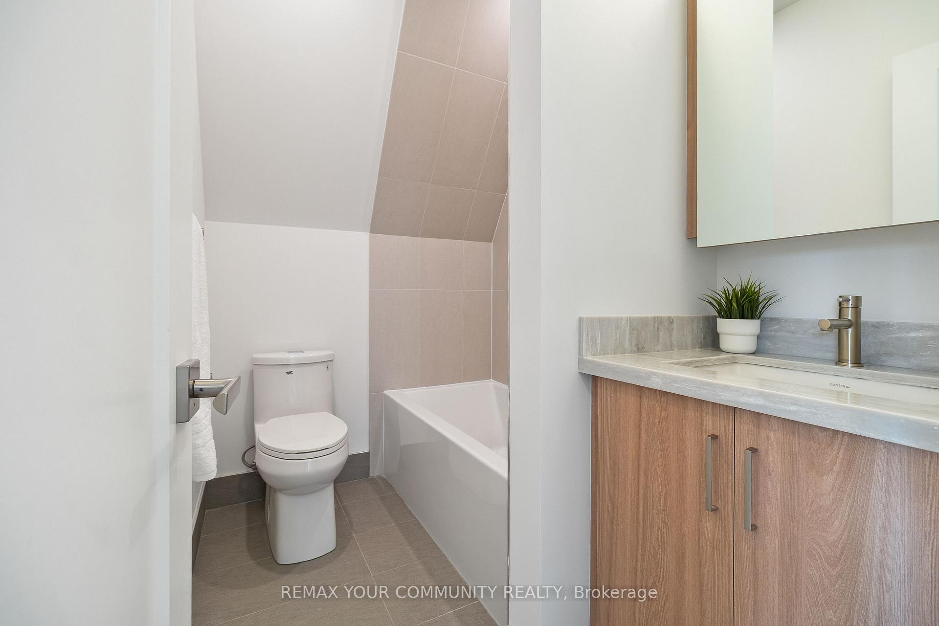 Photo 34 of Unit 3, 34 Poplar Avenue, Etobicoke, Islington-City Centre West — HOMEH