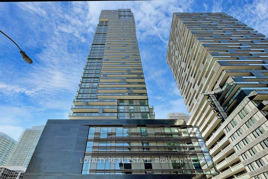 Photo 2 of Unit 1409, 39 Roehampton Avenue, Toronto, Mount Pleasant West — HOMEH