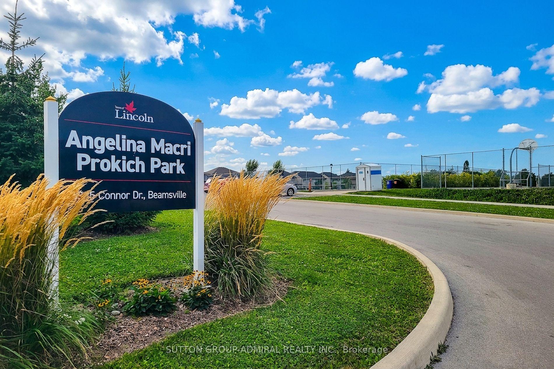 Photo 3 of 4002 Crown Street, Lincoln, Beamsville — HOMEH