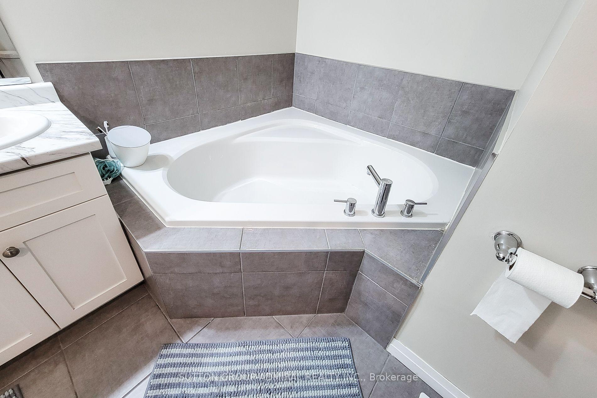 Photo 27 of 4002 Crown Street, Lincoln, Beamsville — HOMEH