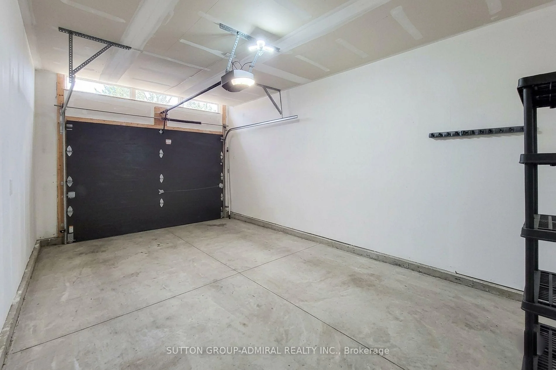 Photo 34 of 4002 Crown Street, Lincoln, Beamsville — HOMEH