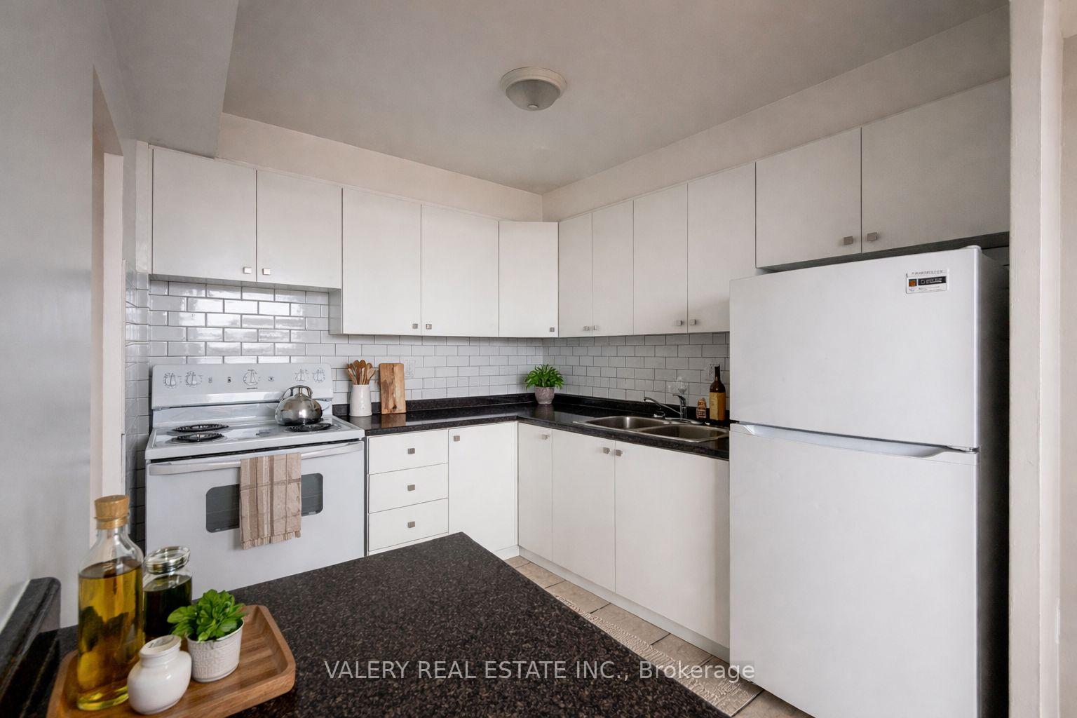 Photo 3 of Unit 100, 890 Jane Street, Toronto, Rockcliffe-Smythe — HOMEH