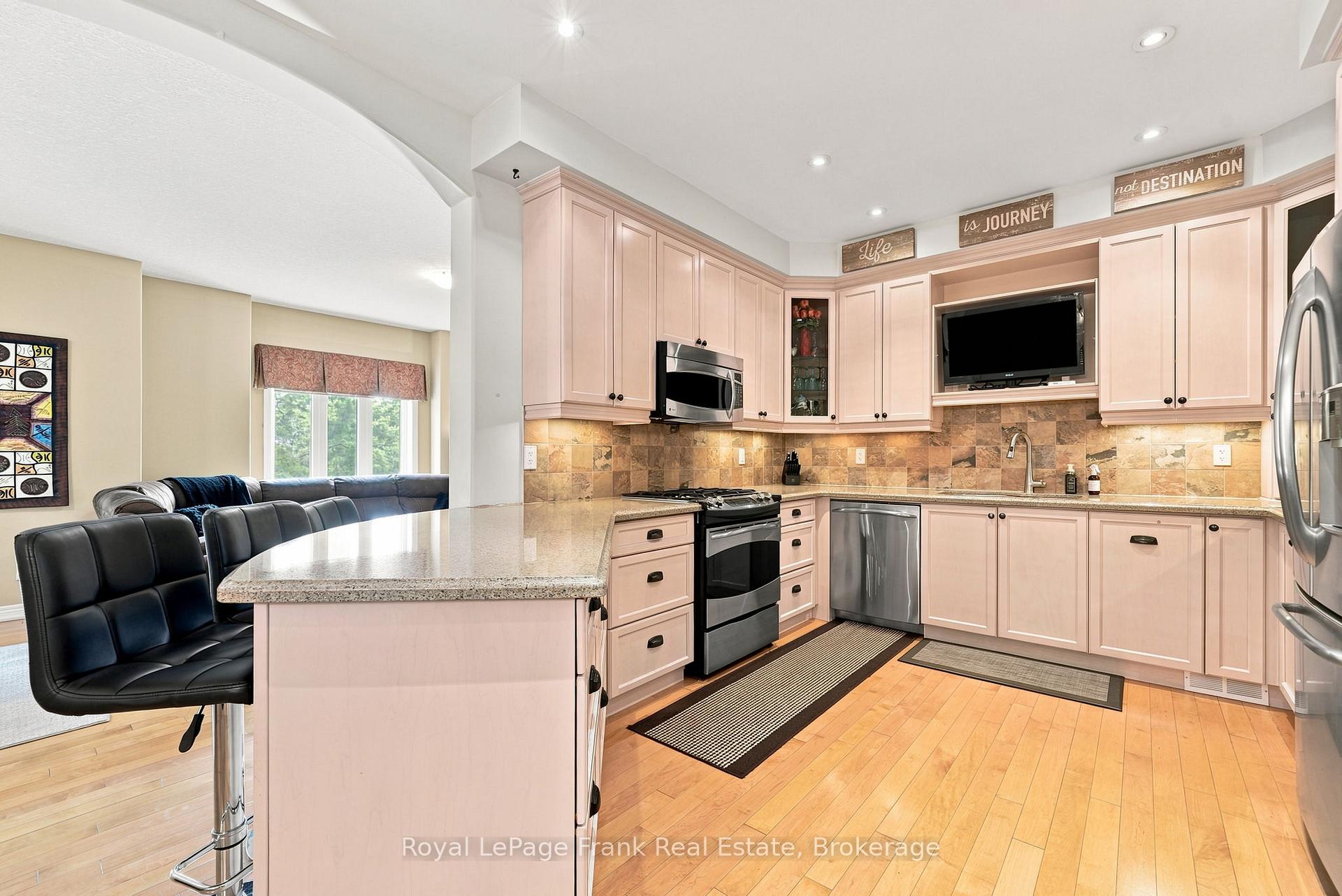 Photo 12 of 55 King Street, Kawartha Lakes, Lindsay — HOMEH