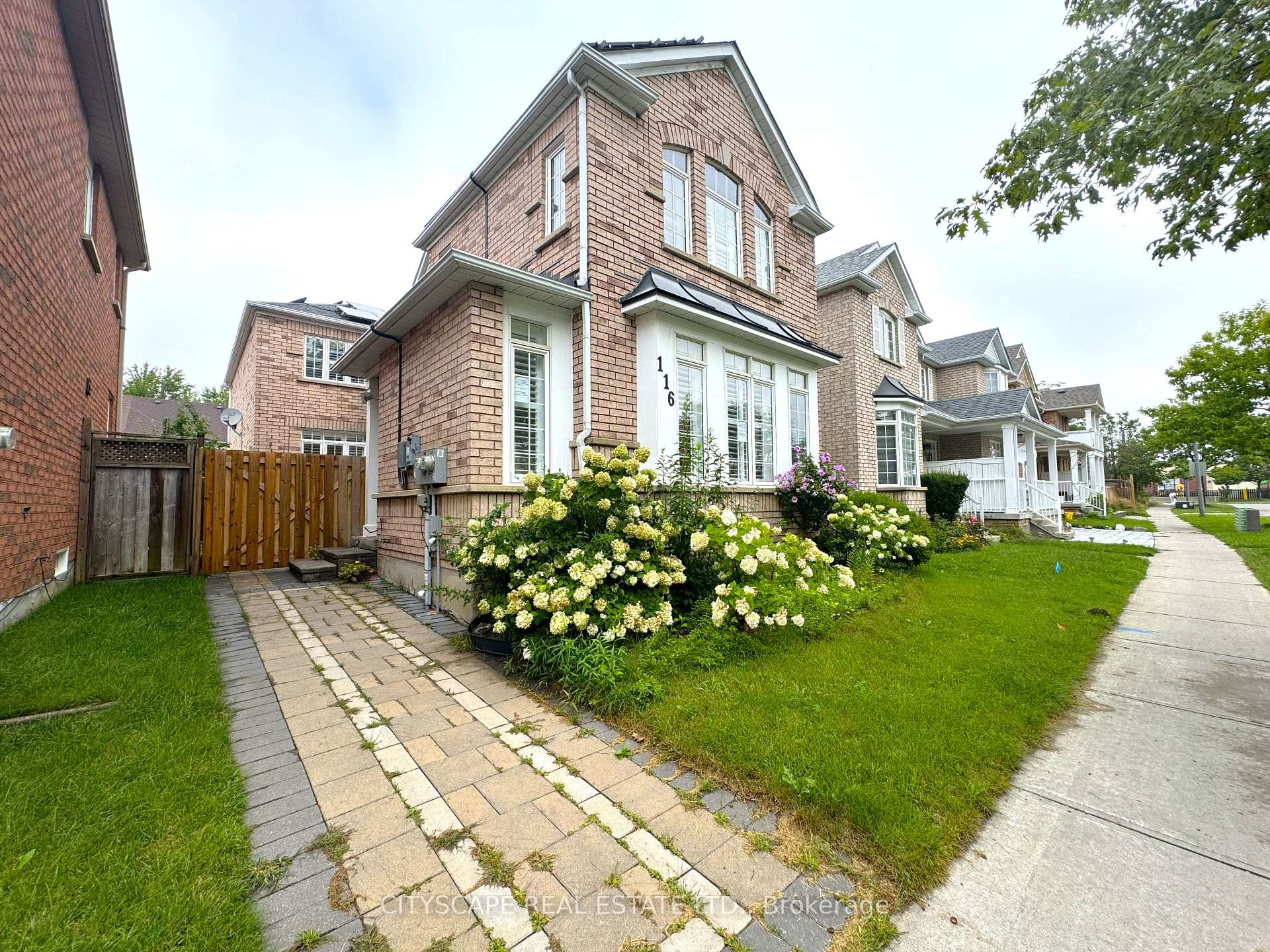 Photo 2 of 116 Emery Hill Boulevard, Markham, Berczy — HOMEH