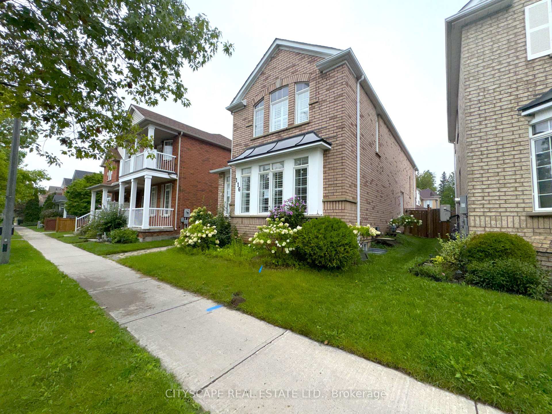 Photo 3 of 116 Emery Hill Boulevard, Markham, Berczy — HOMEH