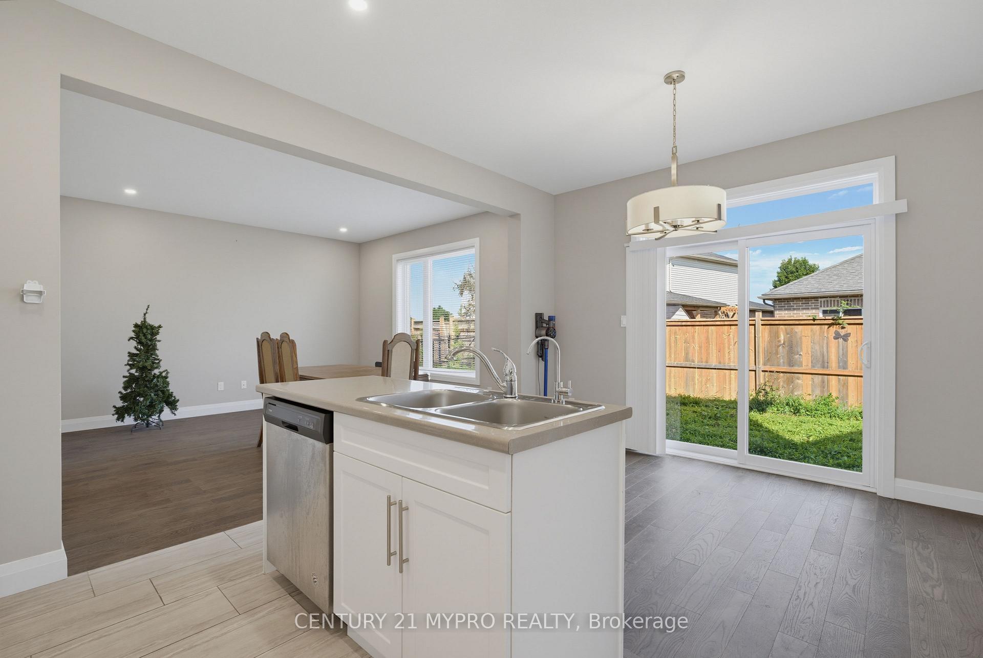 Photo 10 of 2003 Clayridge Way, London, North E — HOMEH