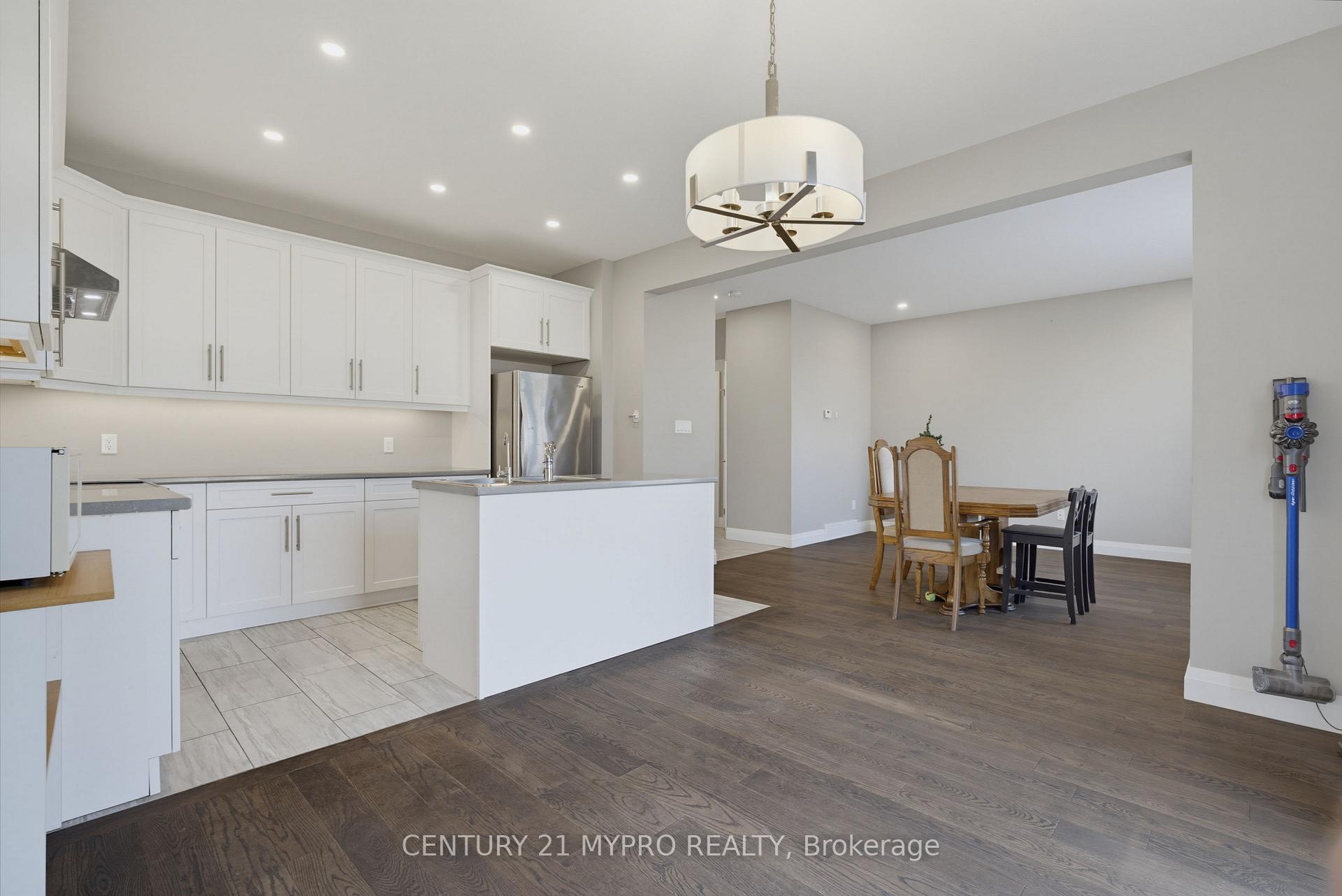 Photo 11 of 2003 Clayridge Way, London, North E — HOMEH