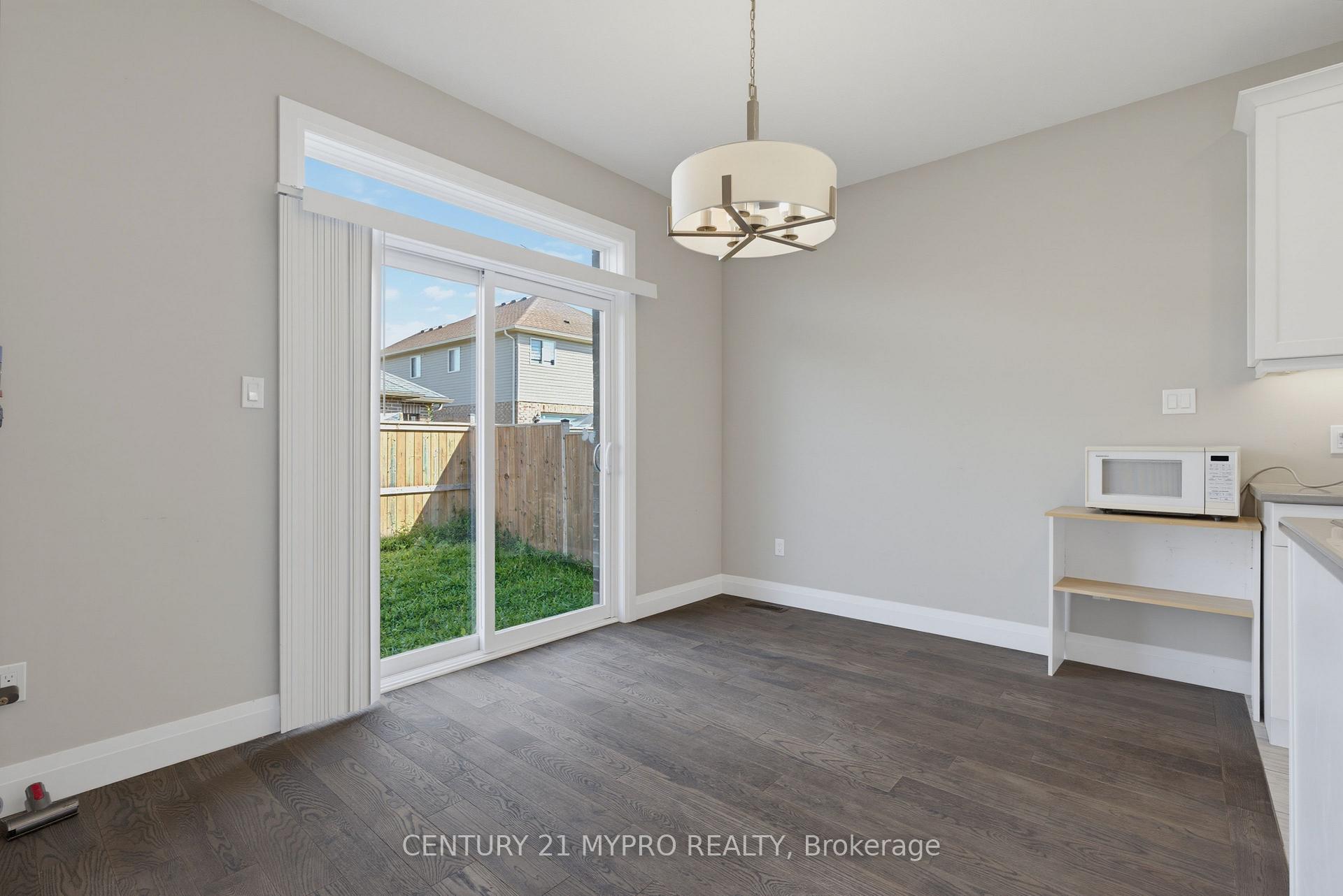 Photo 12 of 2003 Clayridge Way, London, North E — HOMEH
