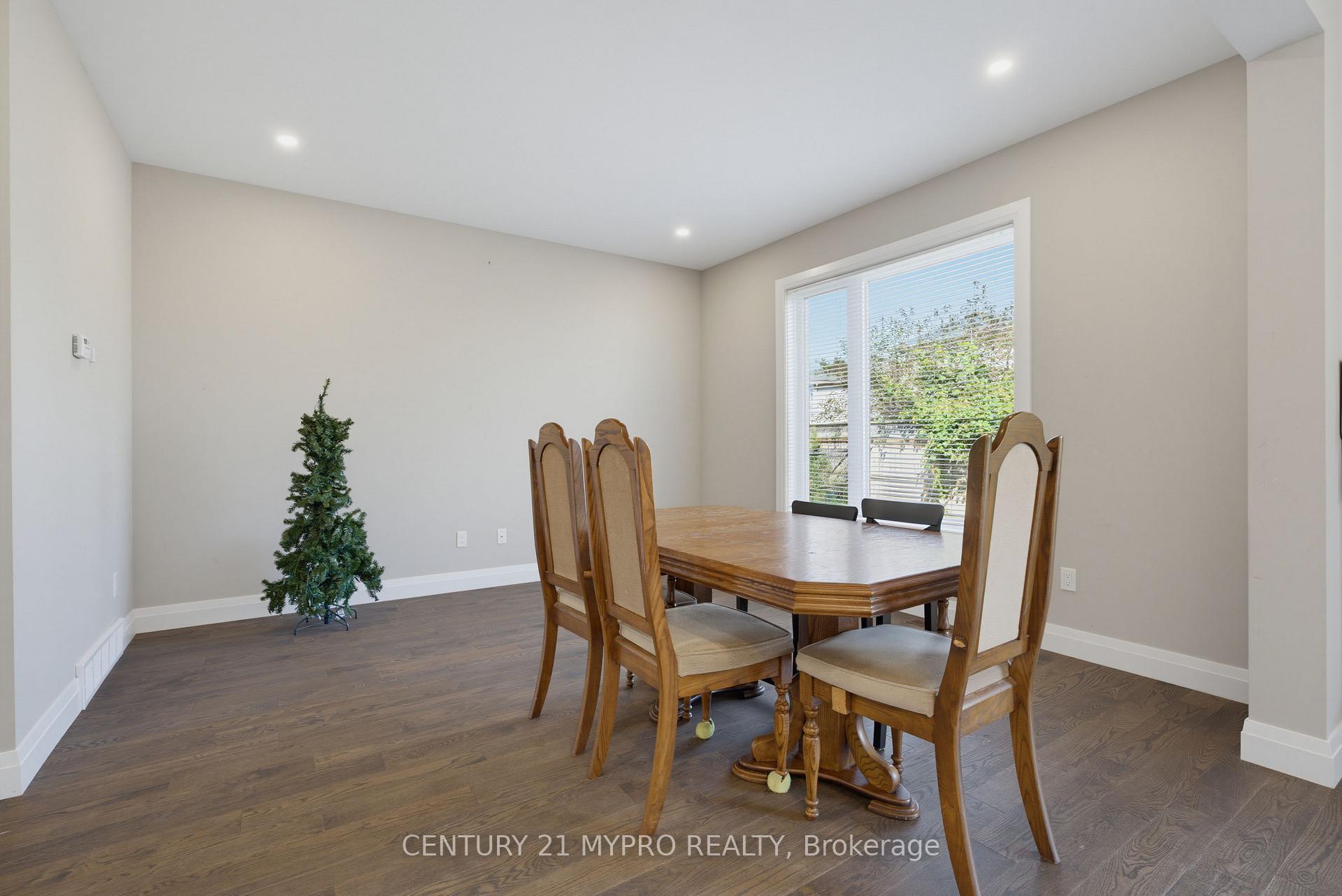 Photo 14 of 2003 Clayridge Way, London, North E — HOMEH