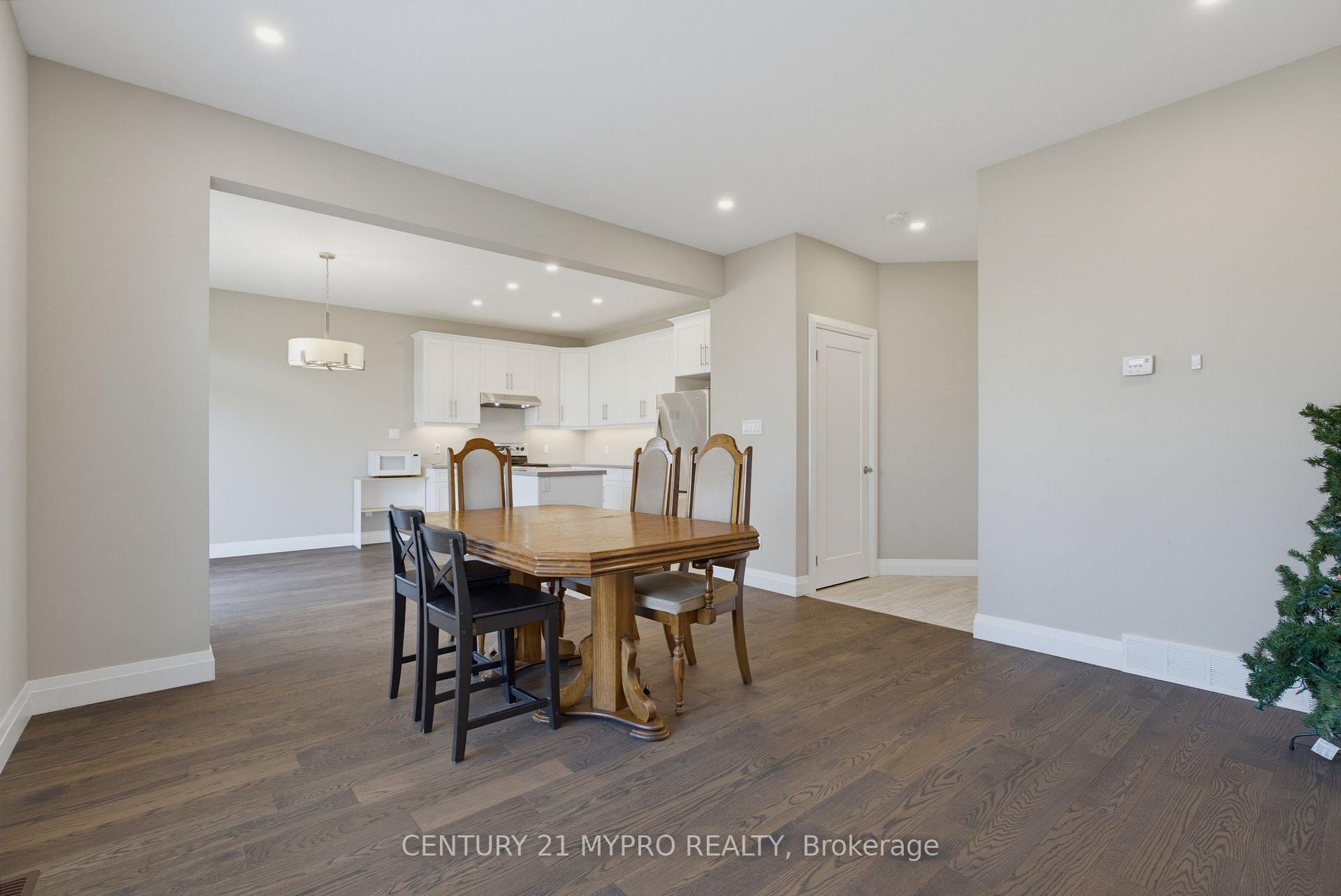 Photo 16 of 2003 Clayridge Way, London, North E — HOMEH