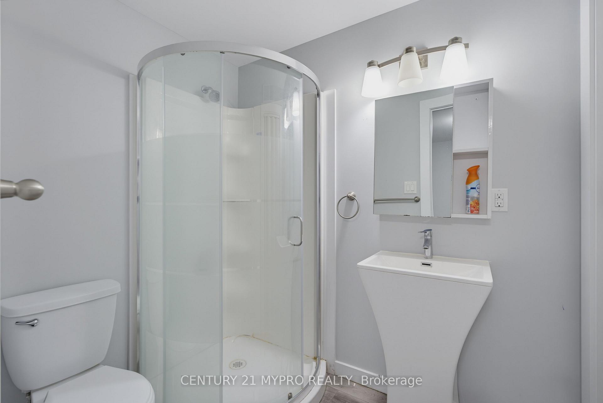 Photo 33 of 2003 Clayridge Way, London, North E — HOMEH