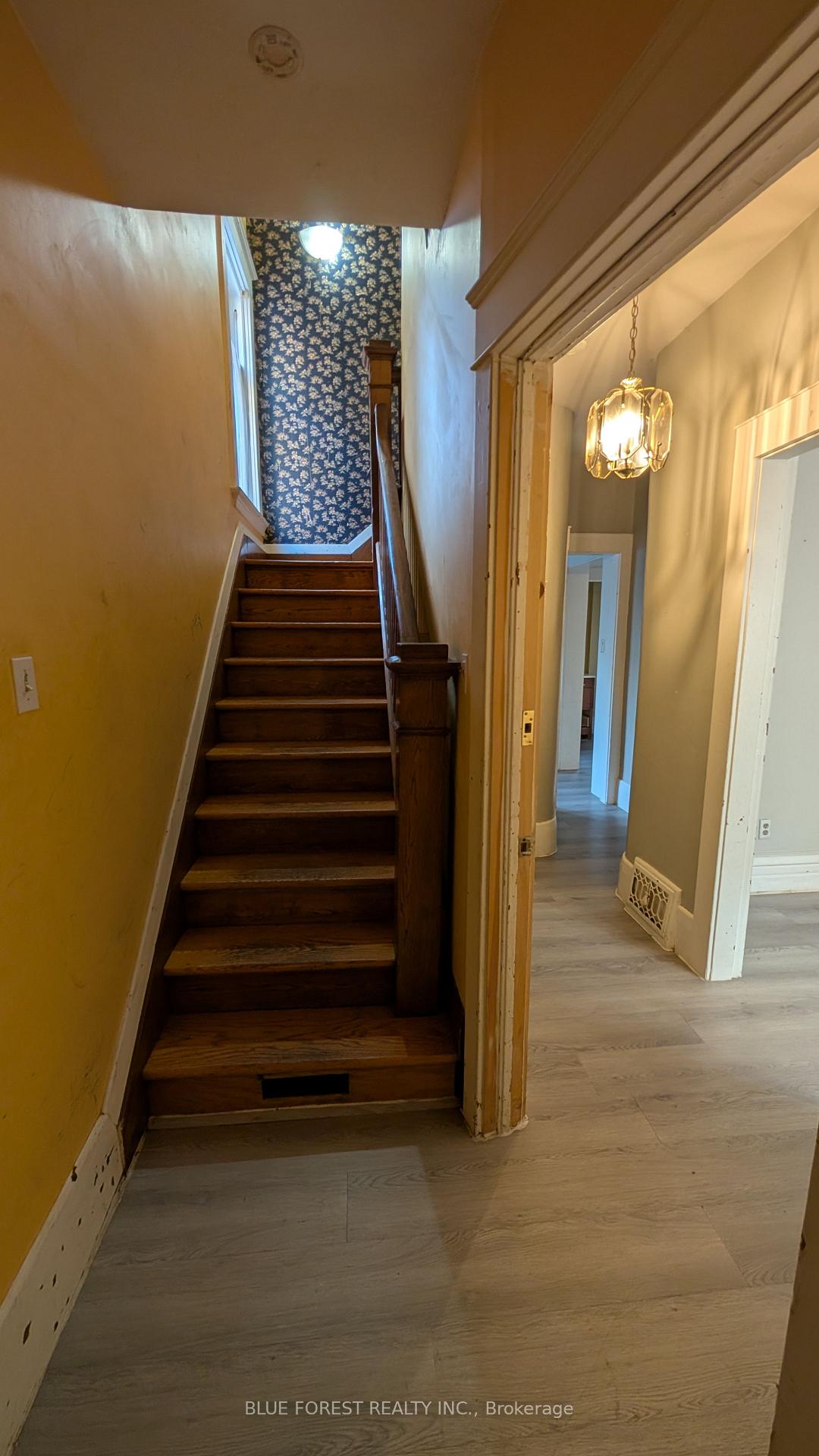 Photo 2 of 867 Queens Avenue, London, East G — HOMEH