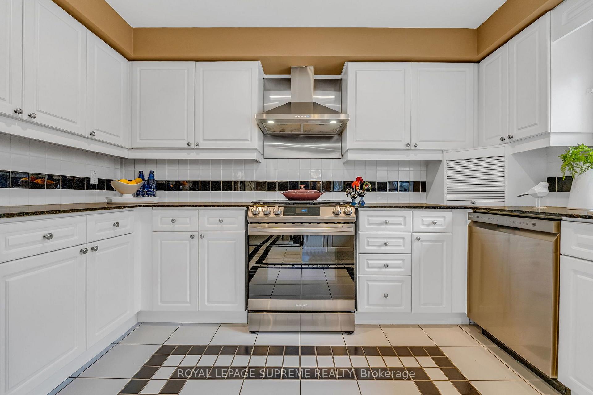Photo 13 of 2819 Duncairn Drive, Mississauga, Central Erin Mills — HOMEH