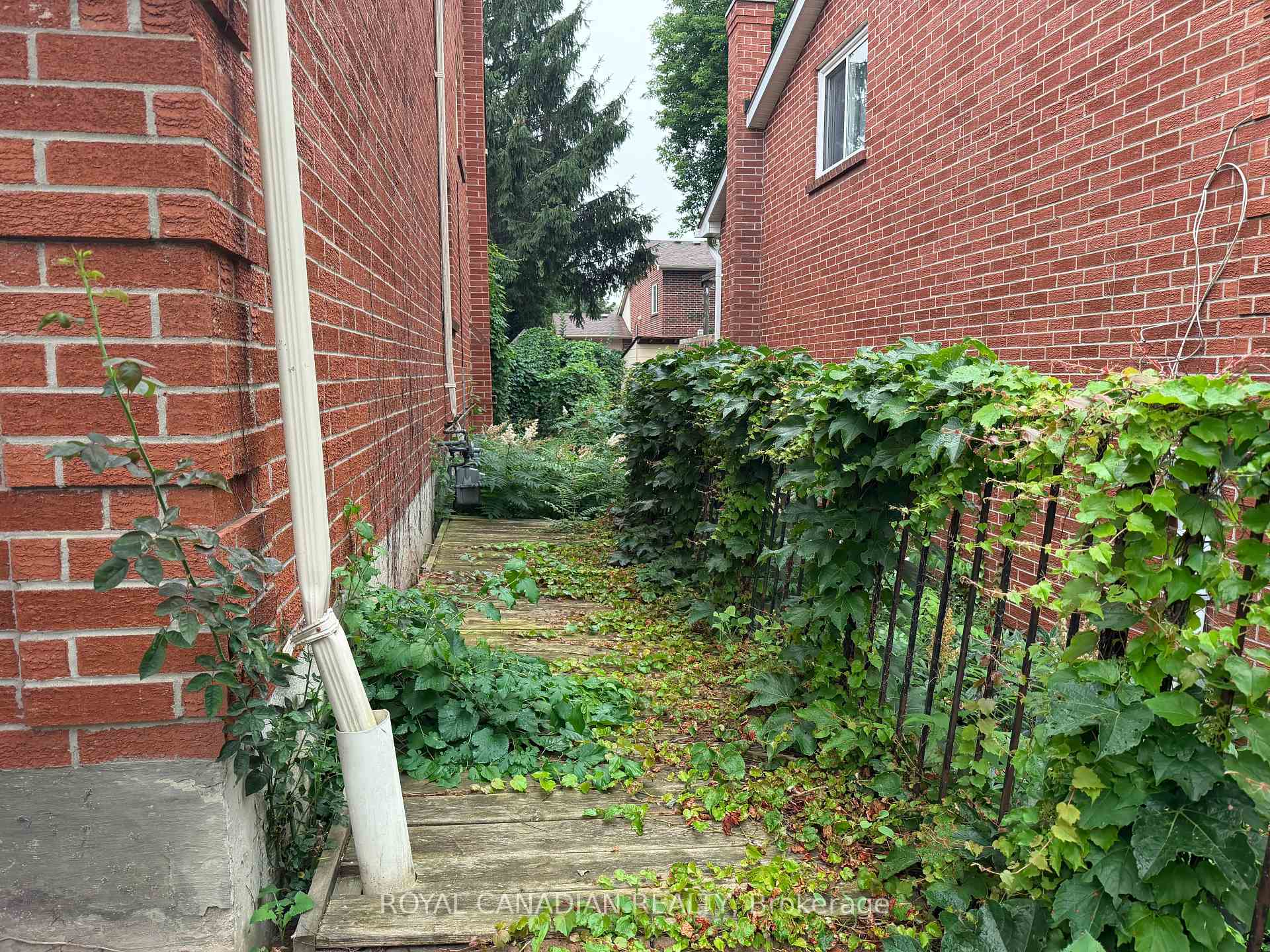 Photo 4 of 192 Harrison Drive, Newmarket, Bristol-London — HOMEH