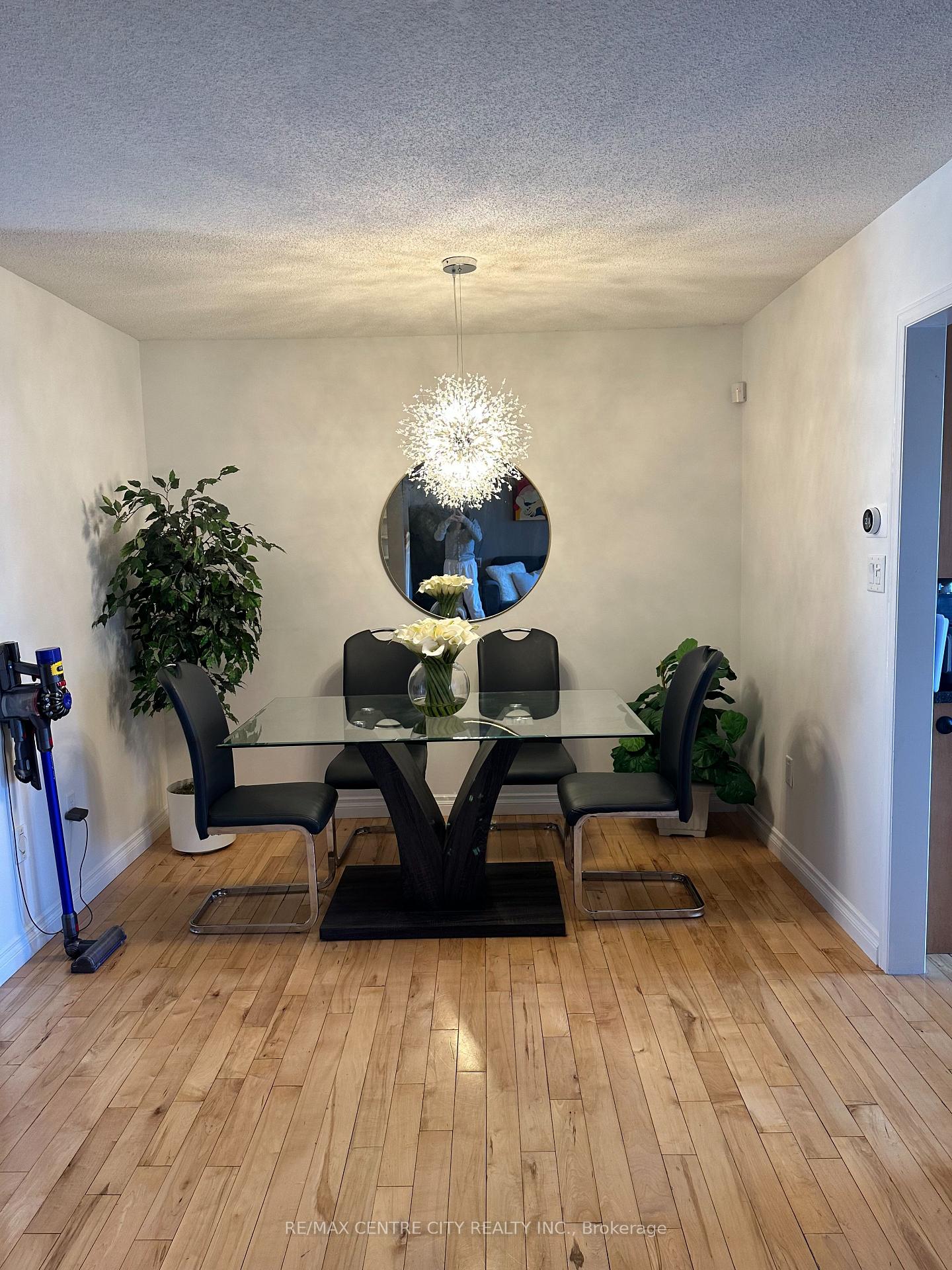 Photo 6 of Unit 18, 185 North Centre Road, London, North B — HOMEH